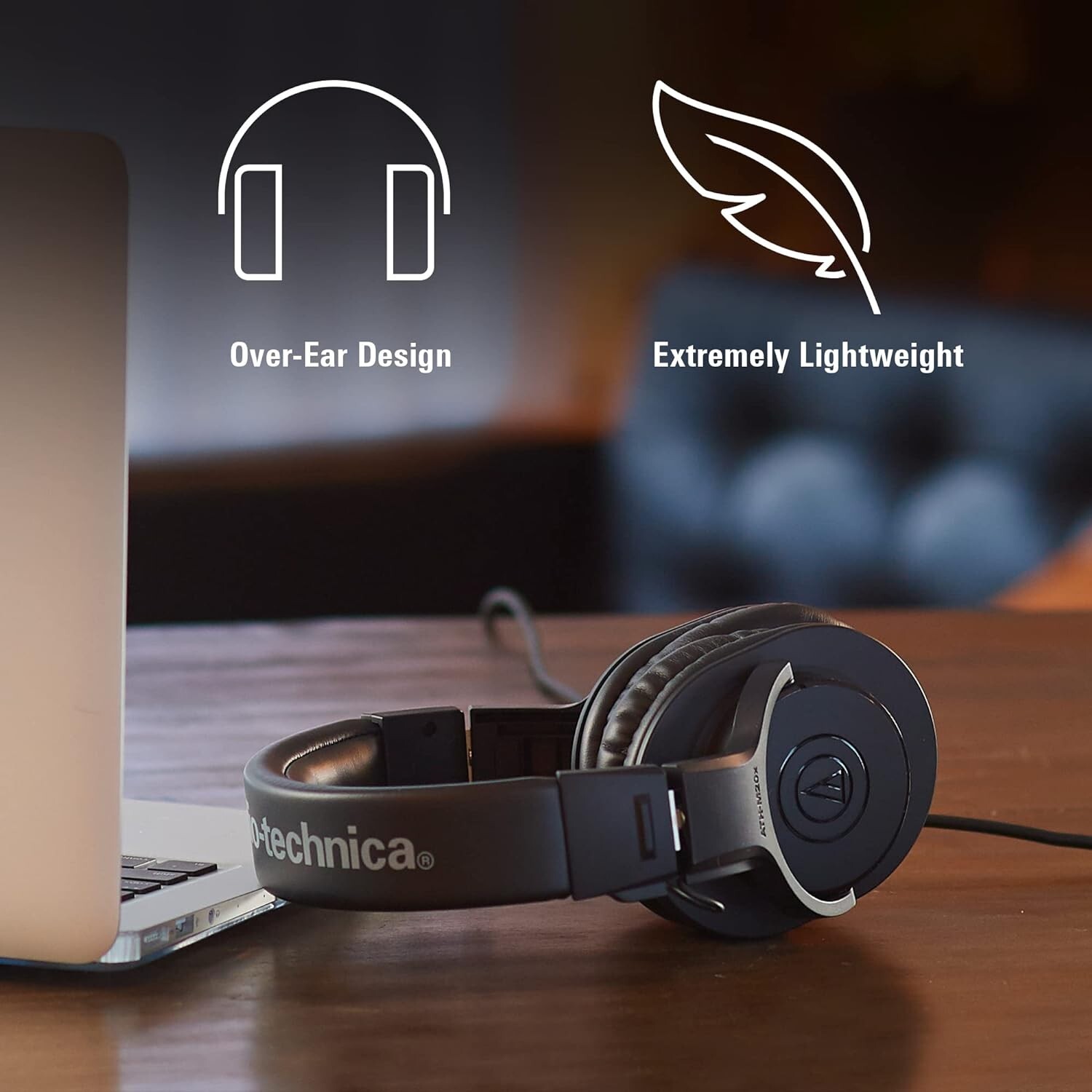 Black Studio Monitor Headphones – Excellent Sound Isolation in Loud Environments