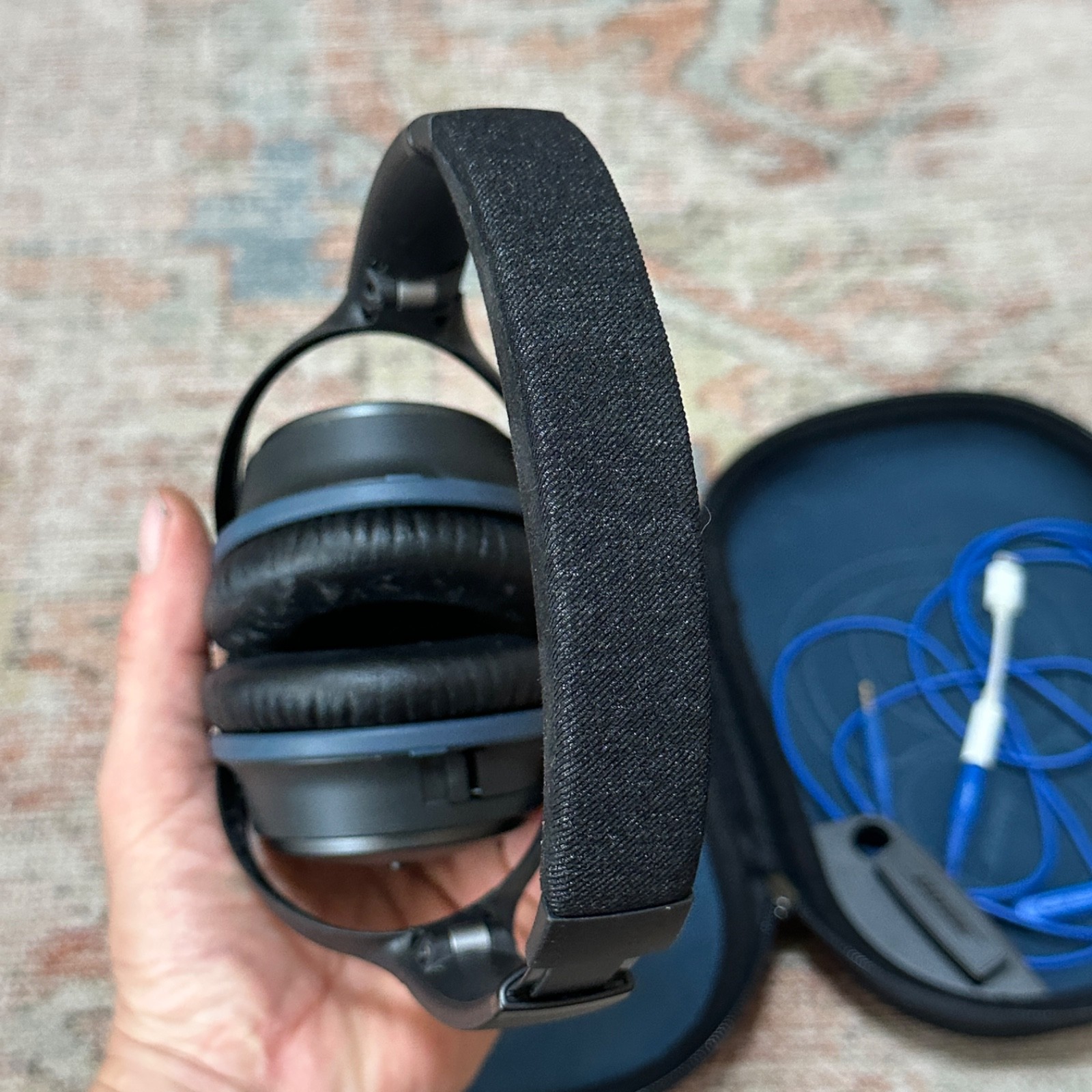 Bose QuietComfort 25 QC25 Wired Noise Cancelling Headphones with Case and Cable