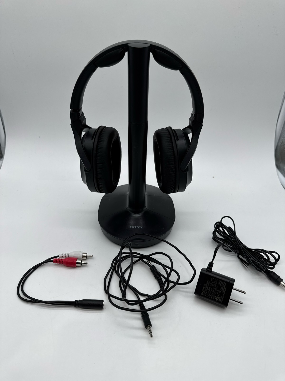 Sony WH-RF400 Wireless Over-Ear Home Theater Headphones 3.5 mm Jack – Black