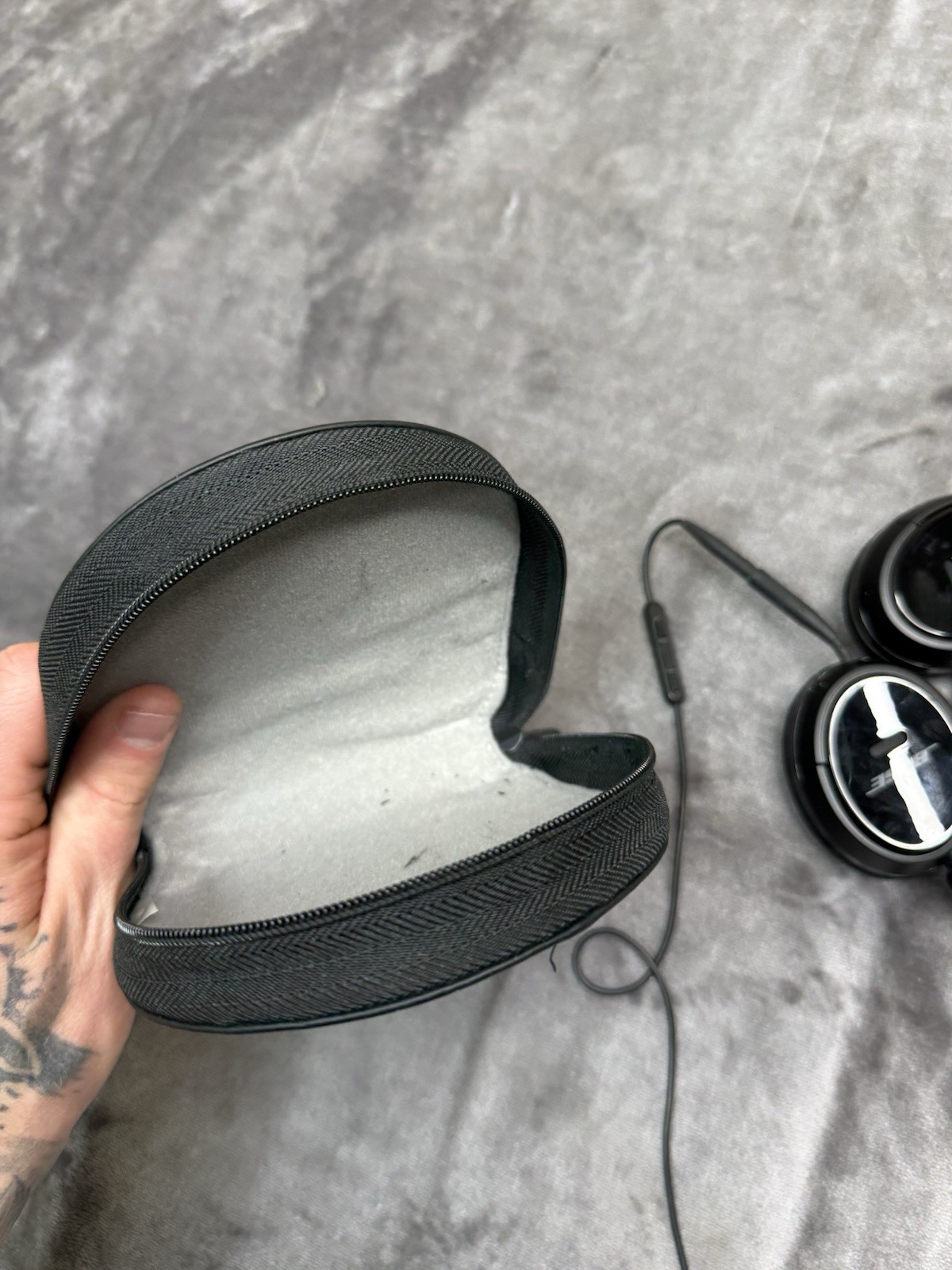 Bose Black On-Ear Wired Foldable Headphones In Black Wire Included