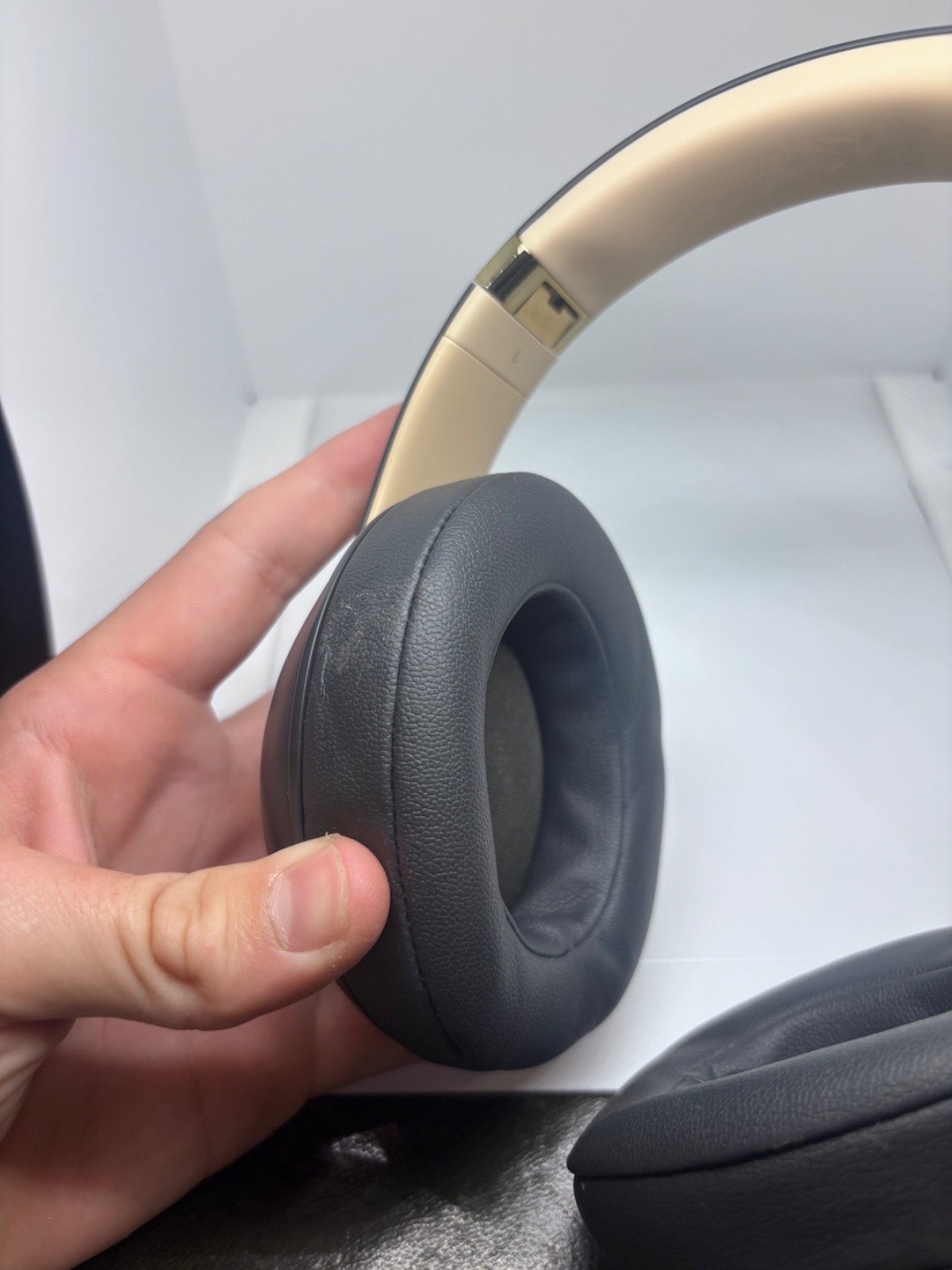 ts Wireless Studio 3 Headphone – Over Ear Headphones – Grey and Gold – W/ Chord