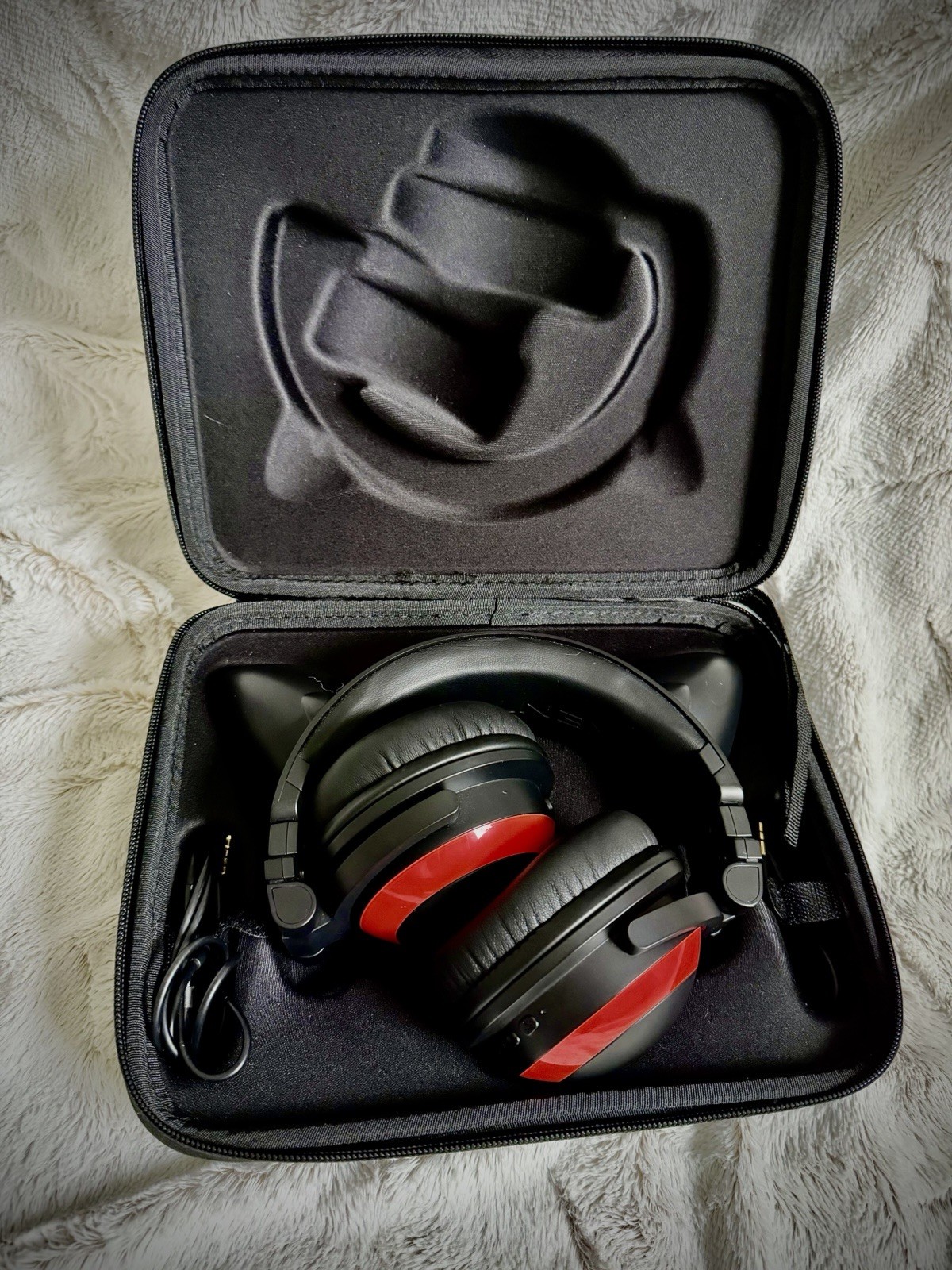 Brookstone Cat Headphones Light Up Red with Original Box Tested Works Open Box