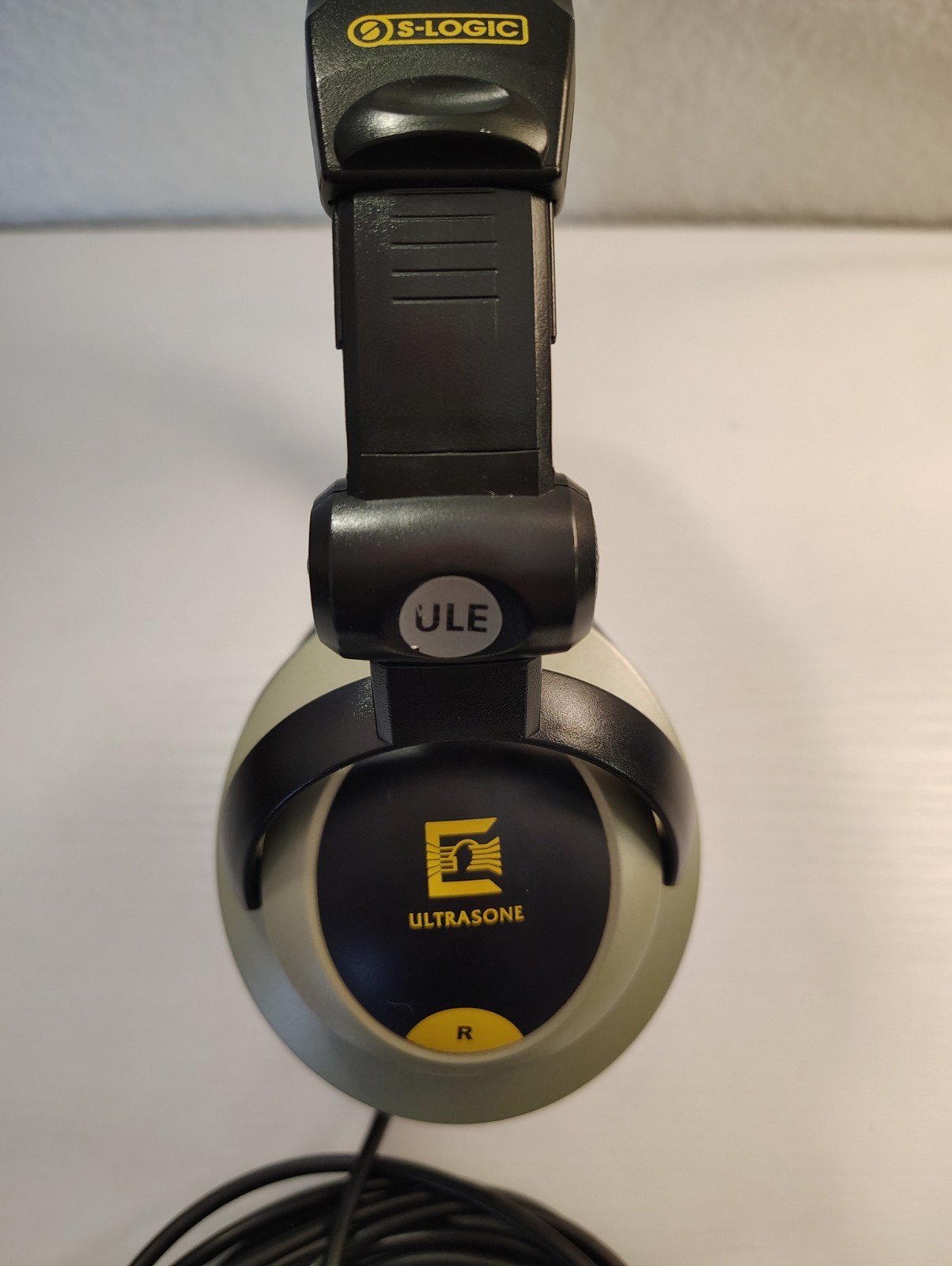 Ultrasone S-Logic HFI-650 Surround Sound Headphones With New Ear Pads