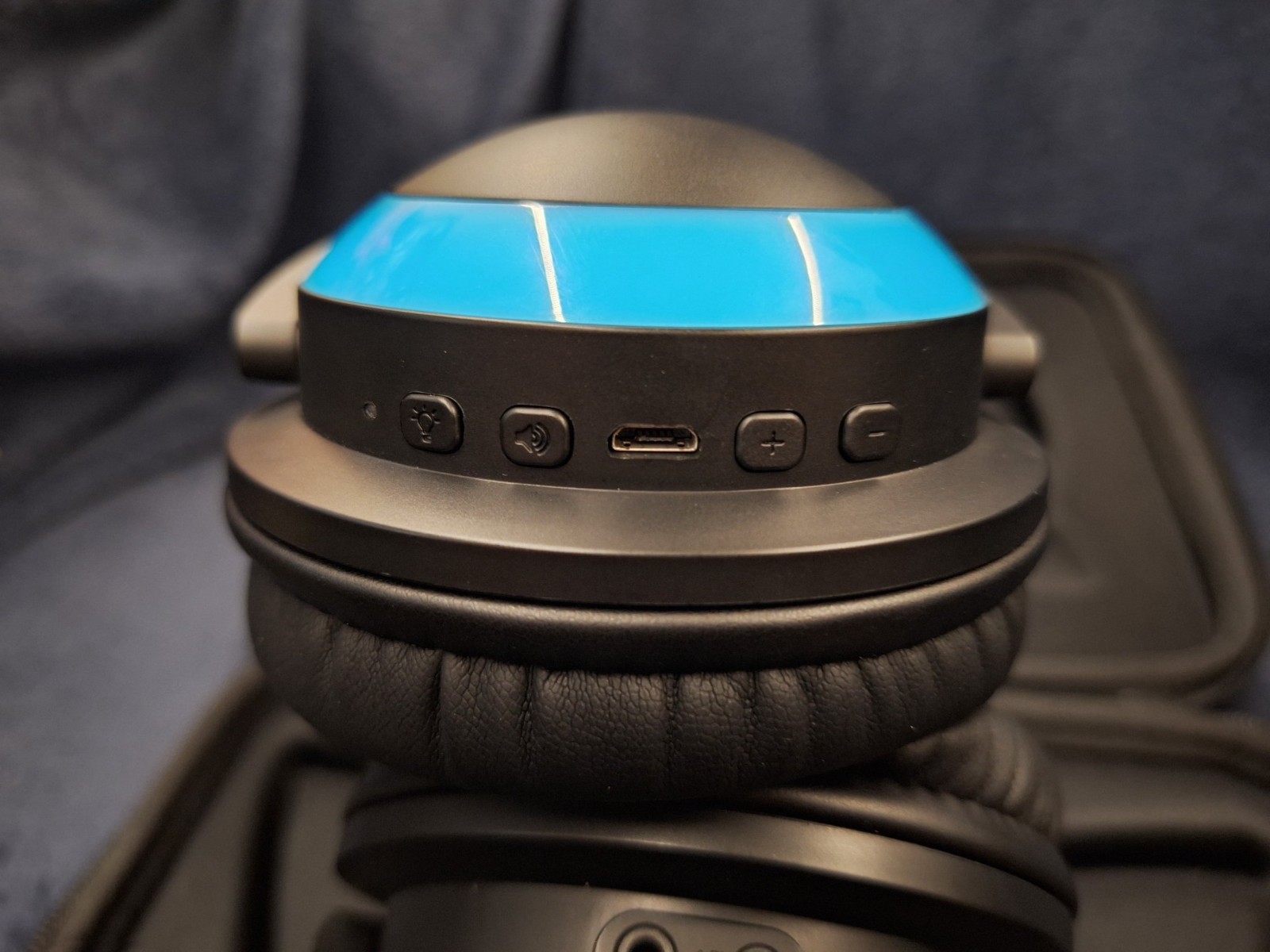 Brookstone Cat Ear Wired Colored Headphones Hard Wired w/ Case Blue LED NO MIC