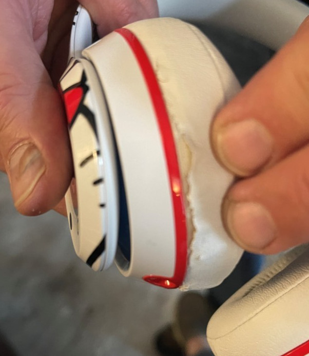 READ!! Hello Kitty Beats Solo 2 Special Edition Wired Headphones SOLD AS IS