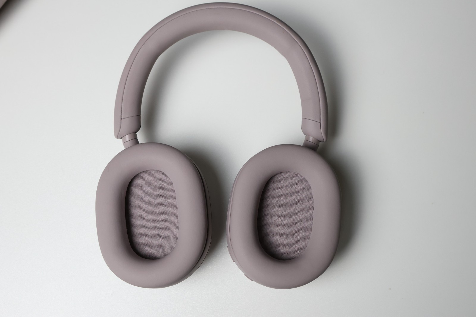 Sony – WH1000XM5 Wireless Noise-Canceling Over-the-Ear Headphones – Smoky Pink