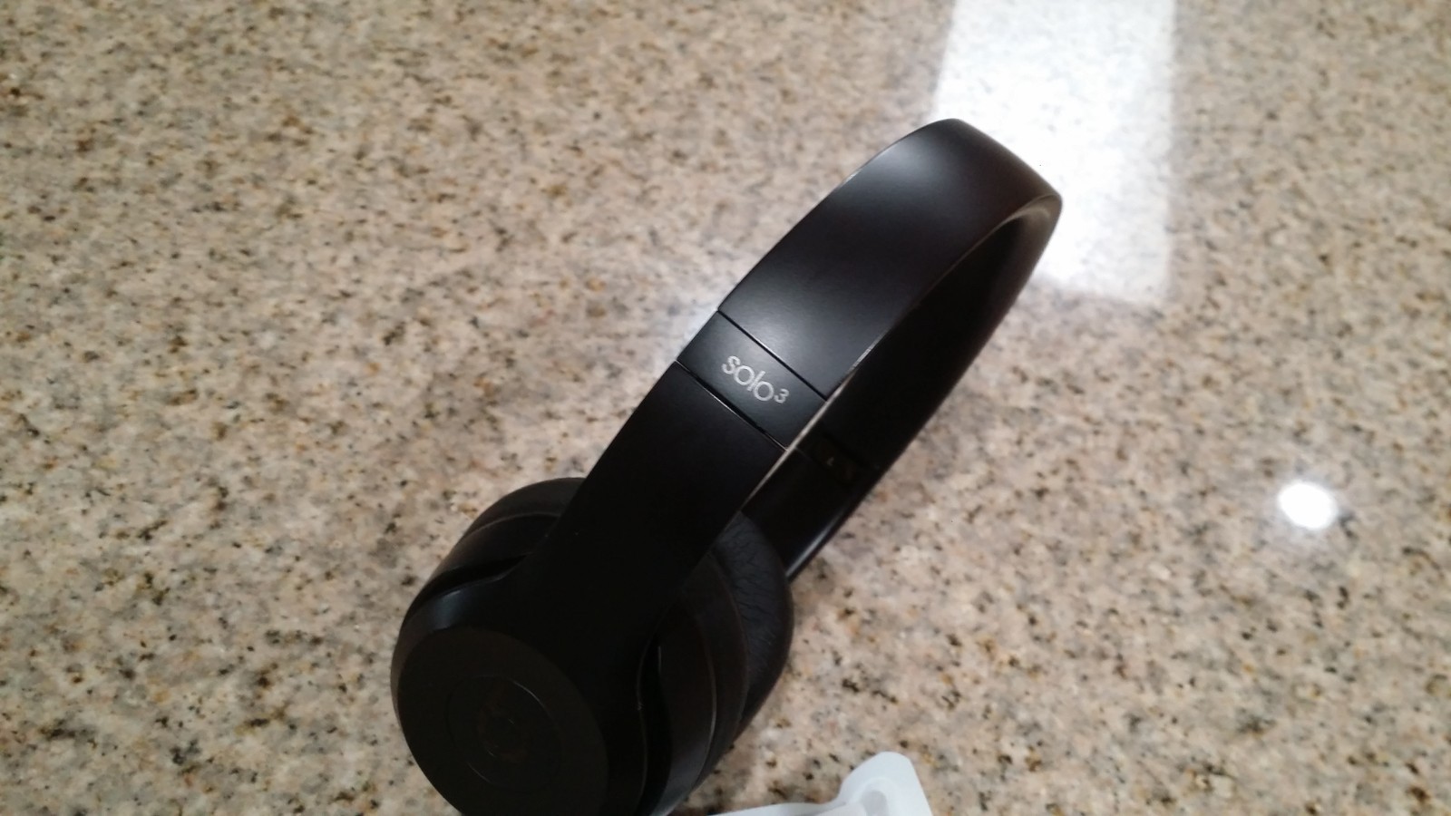Beats by Dr. Dre Solo 3.0 Wireless Bluetooth On-Ear headphones Black