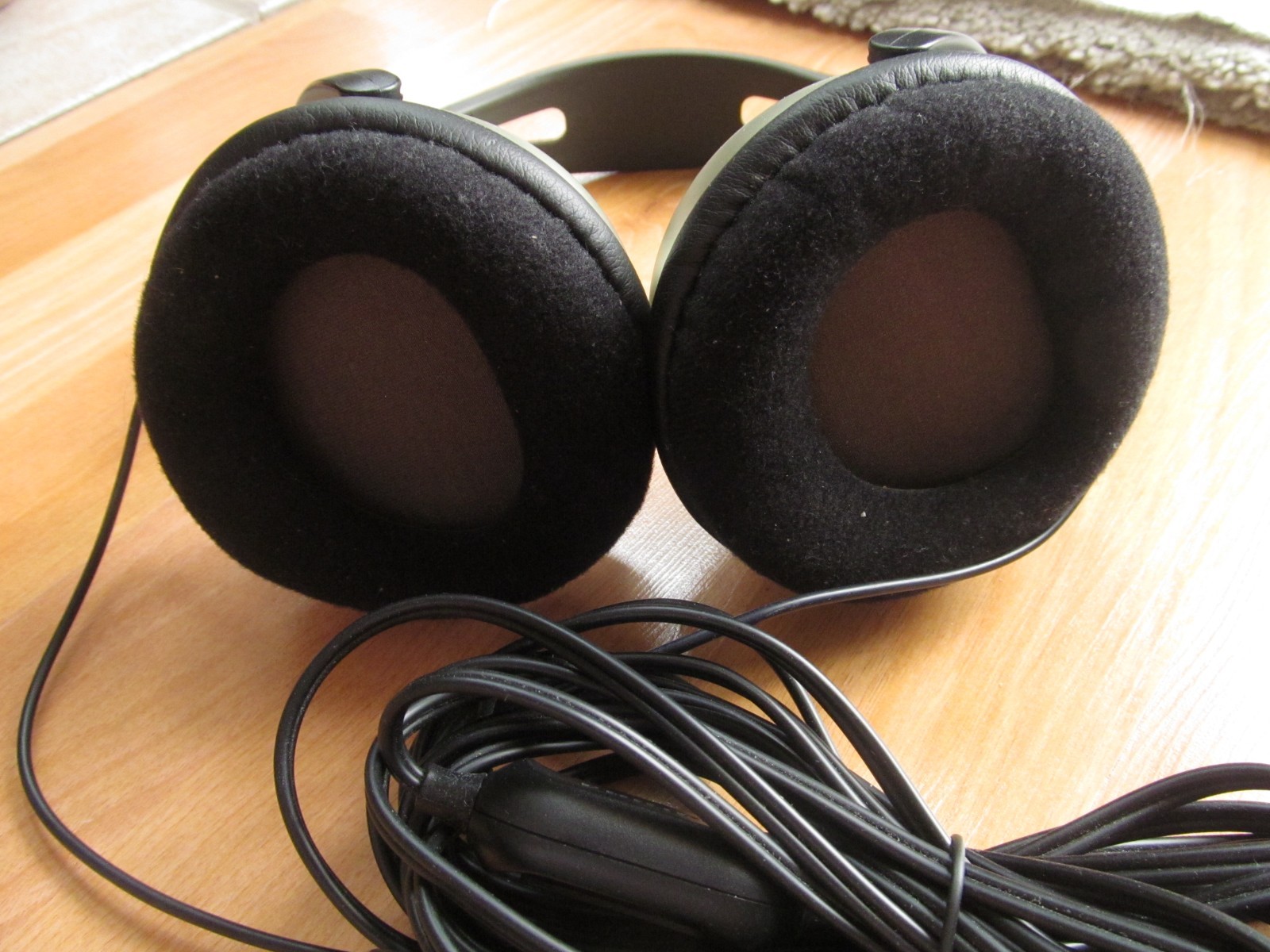 Philips SBC HP250 Dynamic Stereo 32 Ohm 3.5mm Wired Headphones