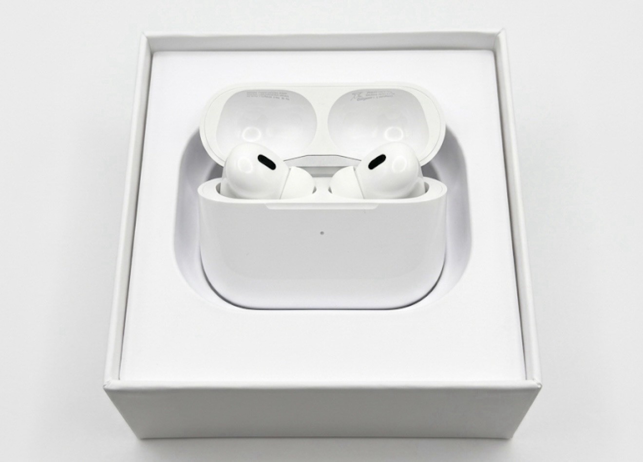 Pro 2nd Gen Wireless In-Ear Bluetooth ActiveNoiseCancellation – White