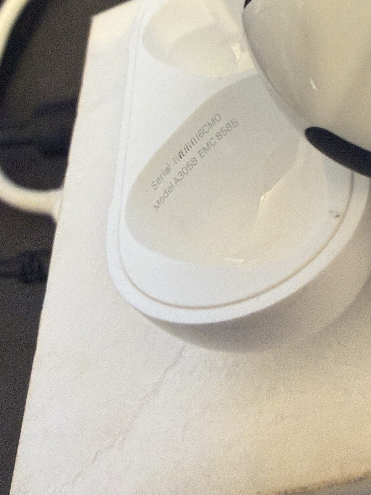Apple AirPods 4 MXP63LL/A (A3050 A3053 A3058) Earbuds w/ Case (4th Gen)