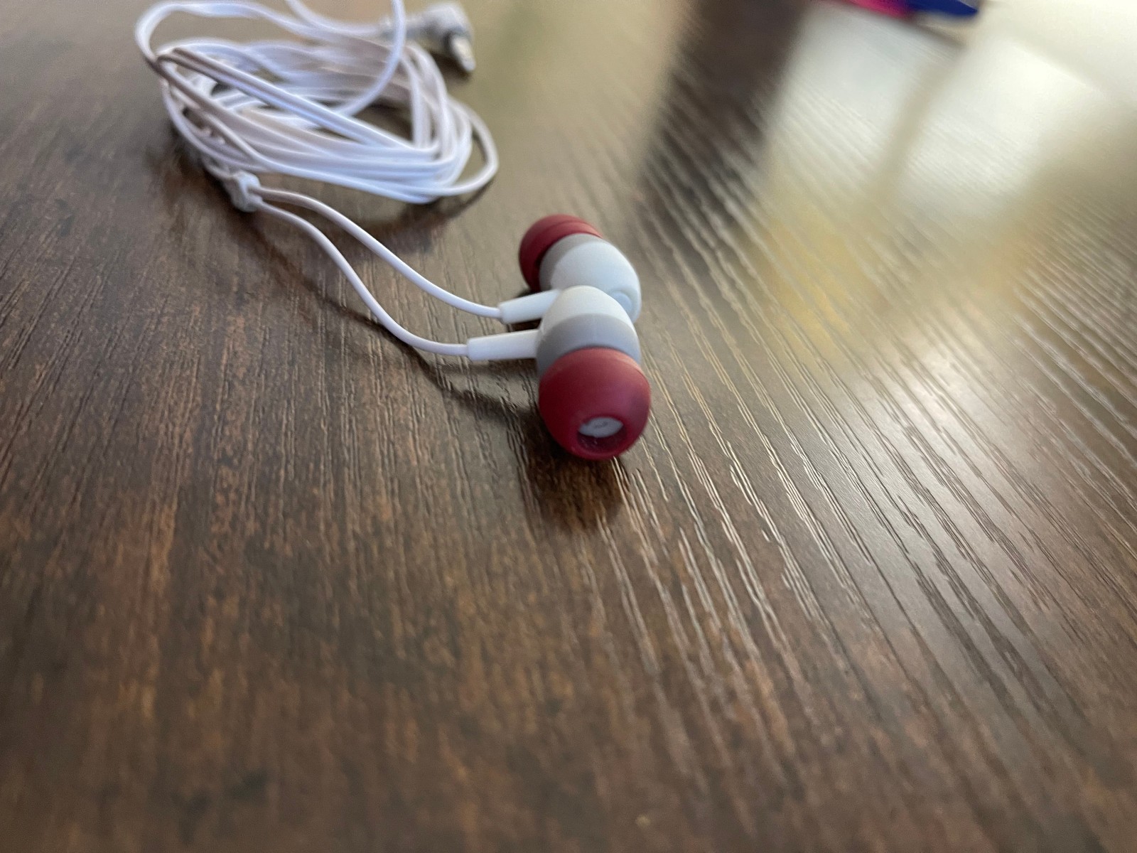 Unbranded White and Red Wired Earbuds with a 3.5 mm Angled Audio Jack Connector