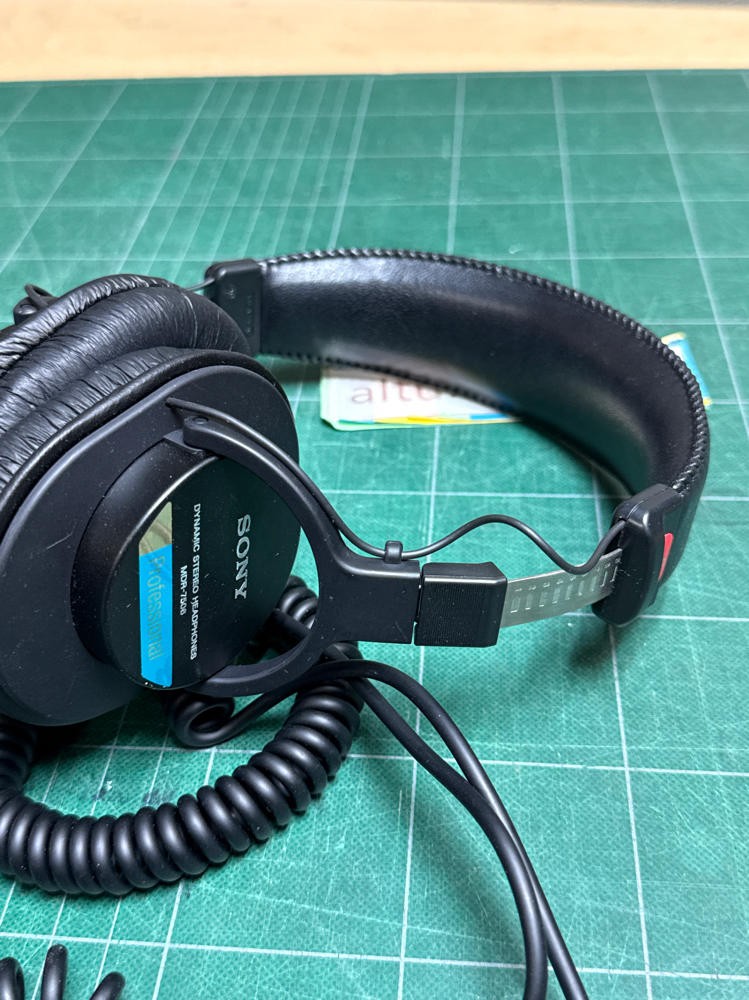 Sony MDR-7506 Professional Wired On-Ear Headphones Black MDR-7506 FLAWLESS EUC