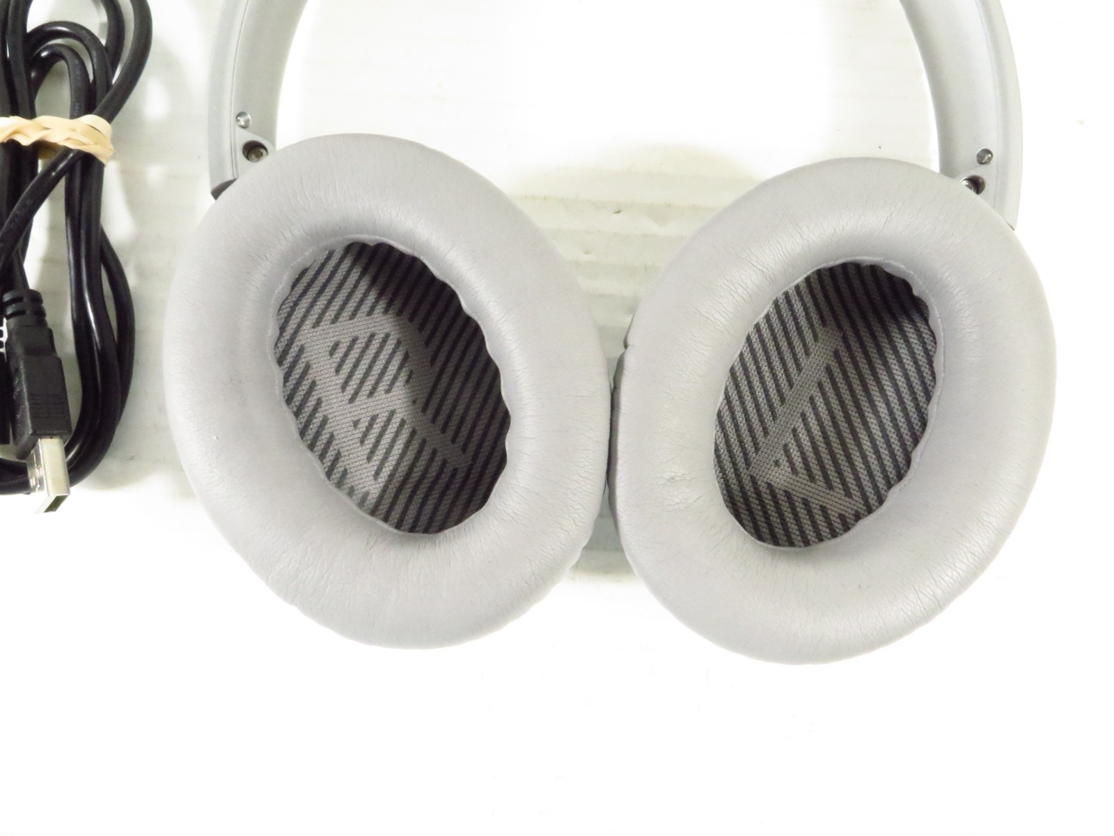 Bose QuietComfort 35 QC35 Noise Cancelling Headphones w/ Case, Silver