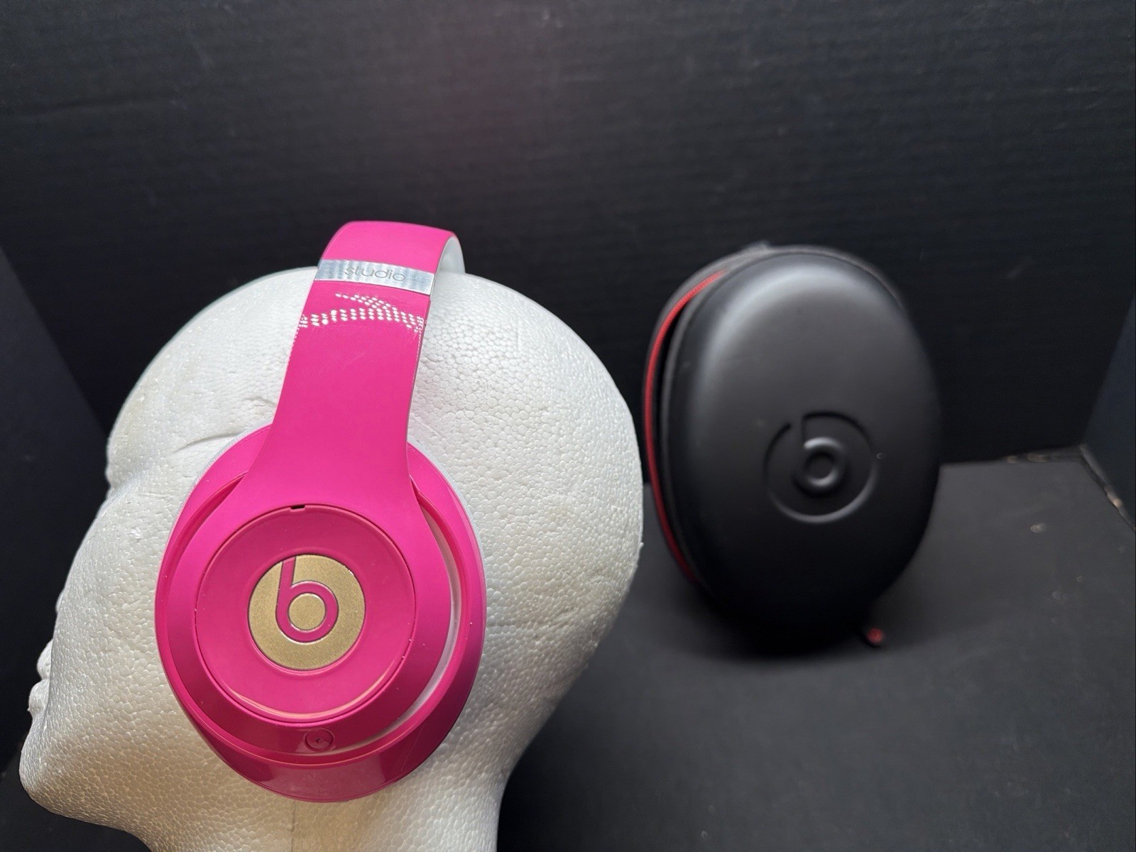 Apple Inc.Limited Edition Hot Pink Beats Studio By Dr.Dre