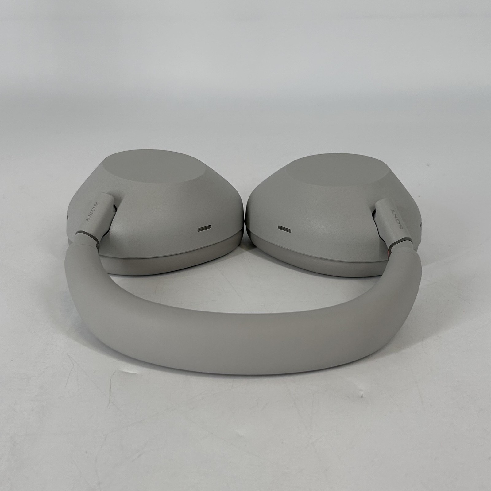 Sony WH-1000XM6 Headphones Platinum Silver w/ Case/Charger – Excellent