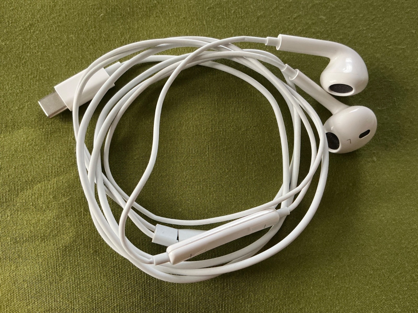 Apple EarPods with USB-C Connector White EXC