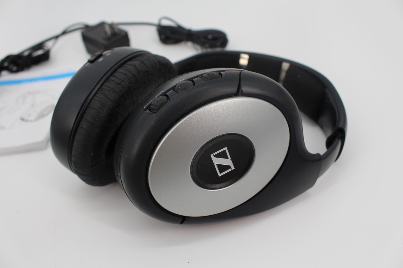 Sennheiser RS 120-W Wireless TV Headphones Untested Parts Needs Ear Covers