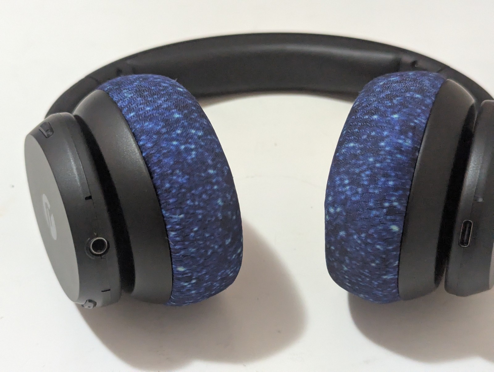 Headphone Raycon The Fitness Bluetooth Over-Ear Headphones Cobalt Blue Ear Pads.