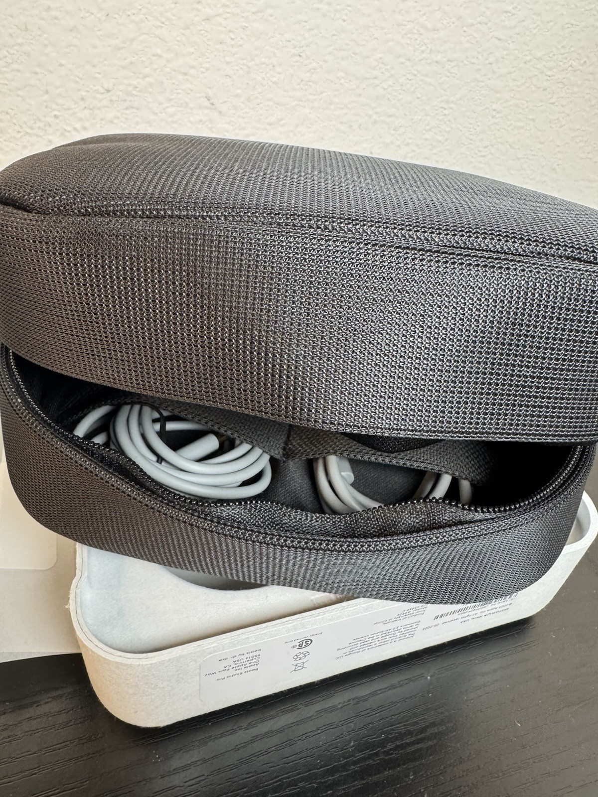 Beats Studio Pro Wireless Bluetooth Noise Cancelling Headphones MQTQ3LL/A – Navy