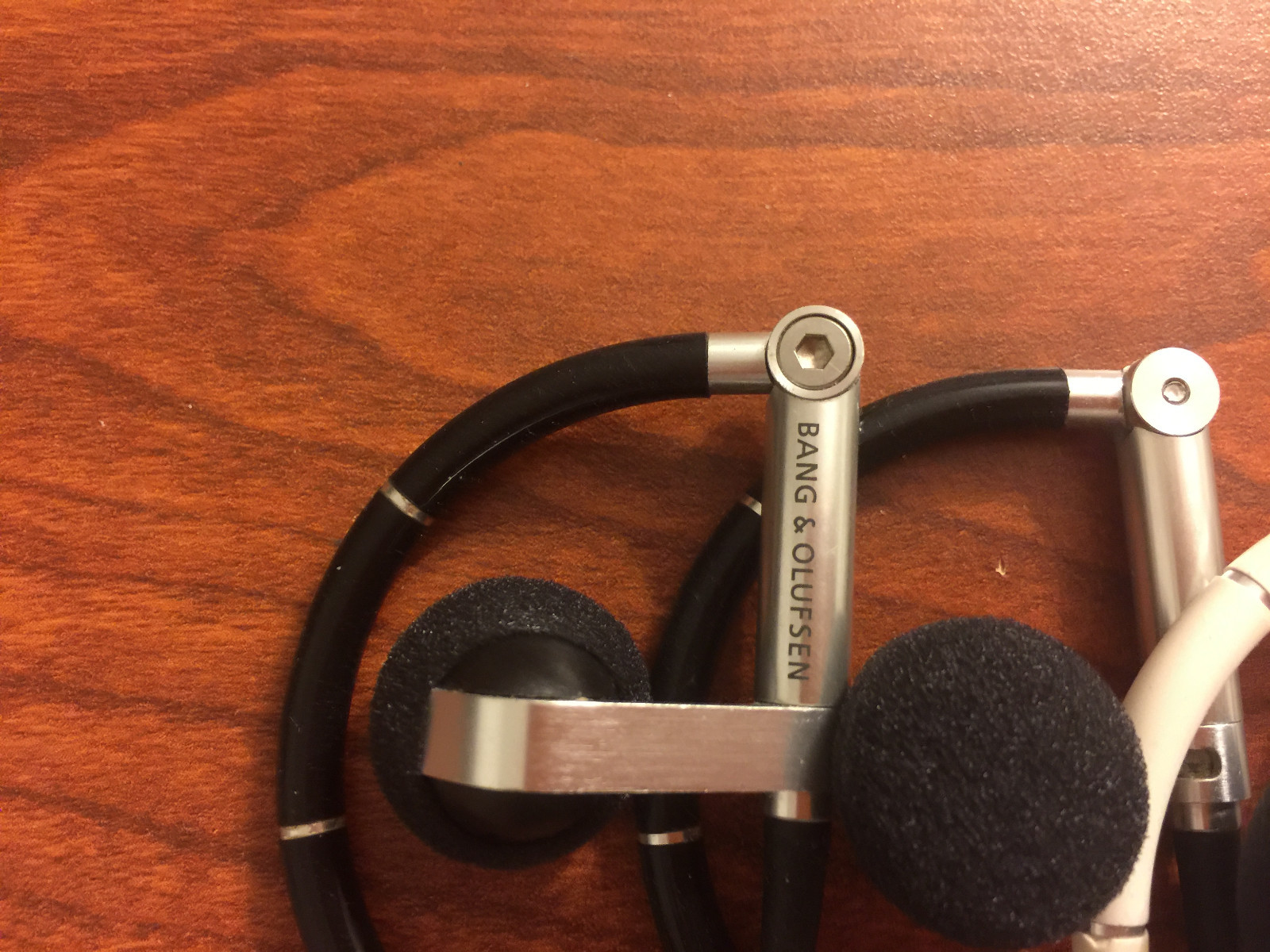Genuine Bang & Olufsen B&O BeoPlay A8 3i Wired Earphones Headphones Ear Hook
