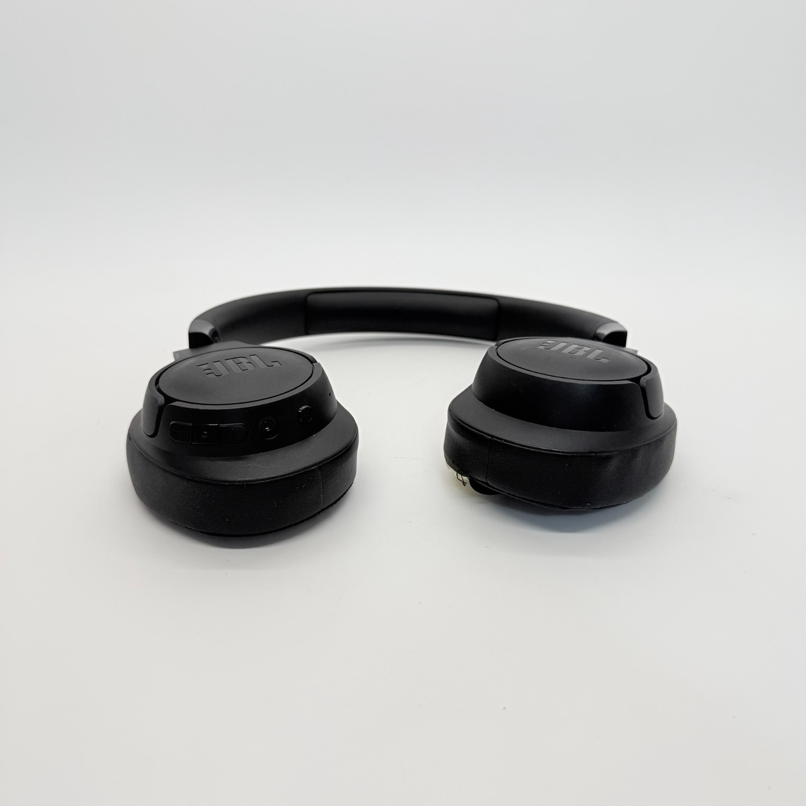 JBL Tune 720BT Over-Ear Wireless Bluetooth Headphones (Black) NEEDS PADS