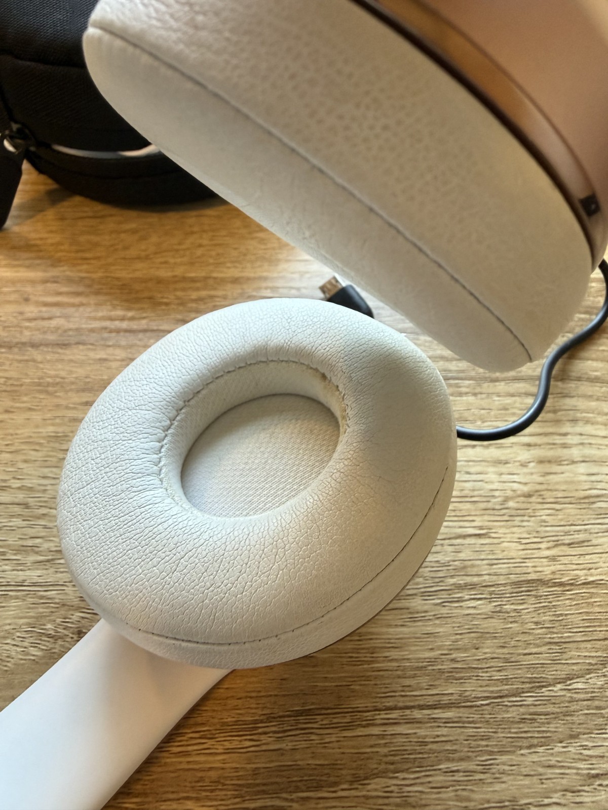 Beats by Dr. Dre Beats Solo3 Wireless On-Ear Headphones – Rose Gold (Used)