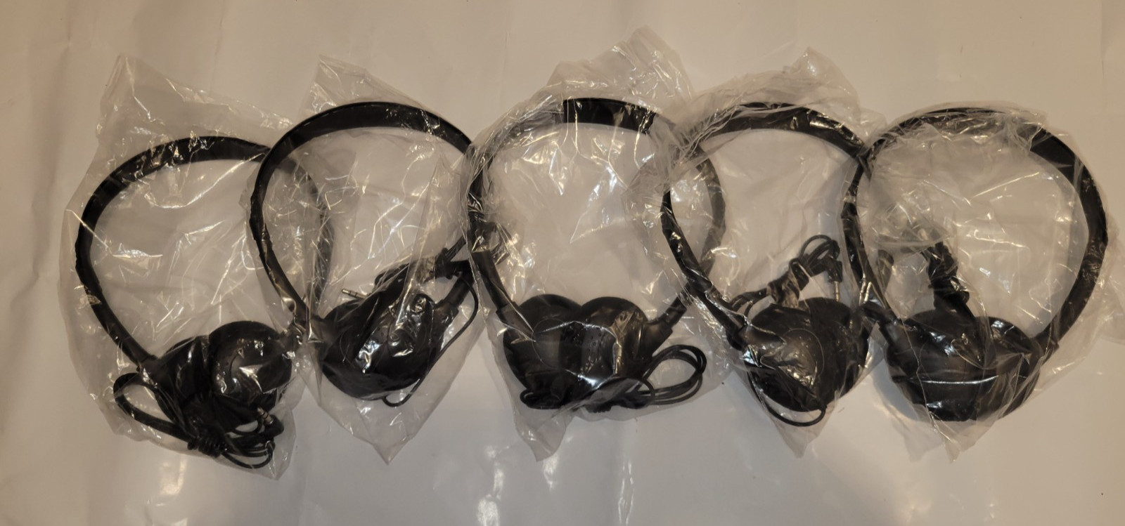 New 5 Set Over the Ear Headphones – 2.5 Aux Input Black Tested Working