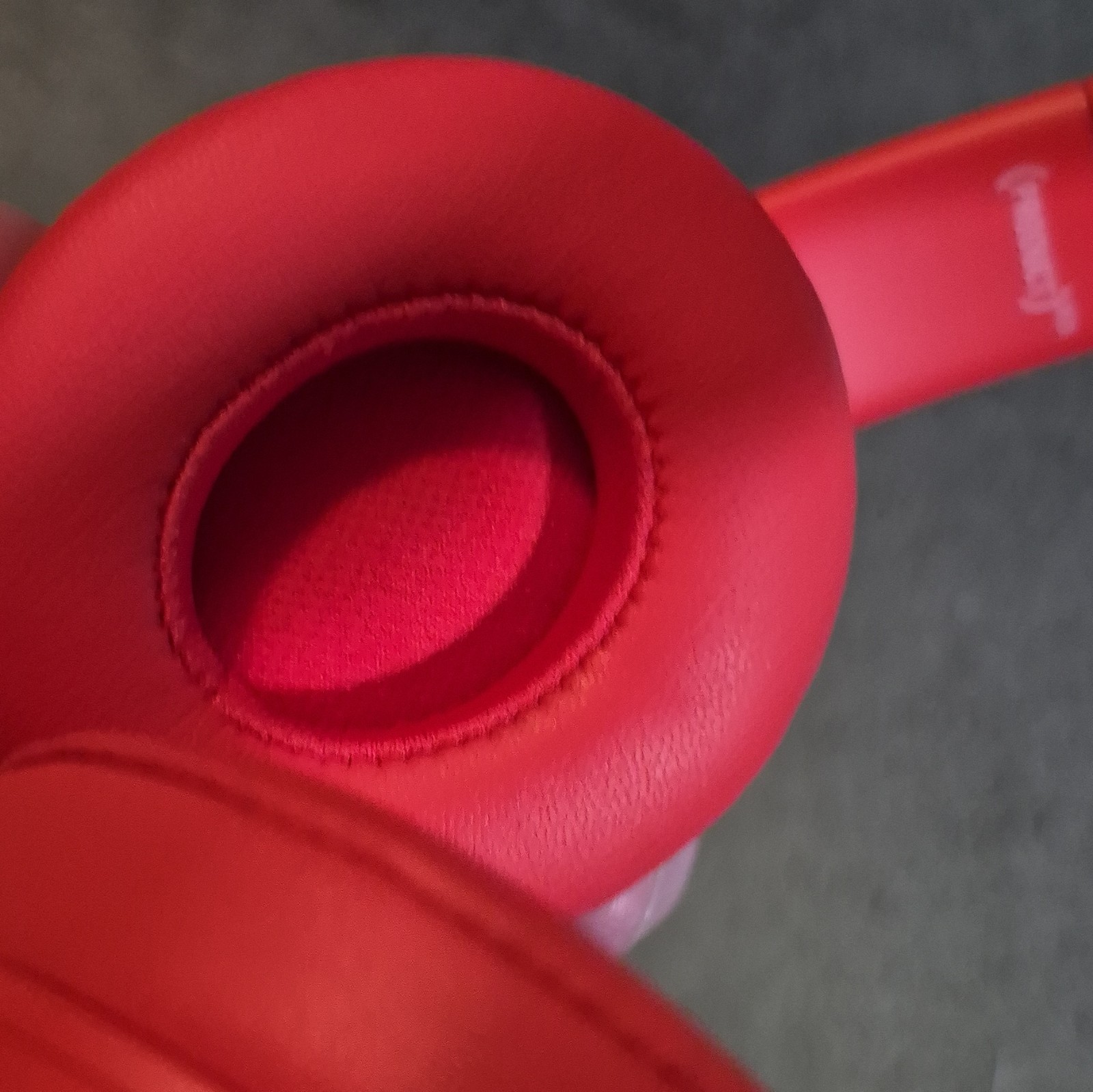 Beats by Dr. Dre Solo3 Wireless Bluetooth On-Ear Headphones Red (PRODUCT)RED