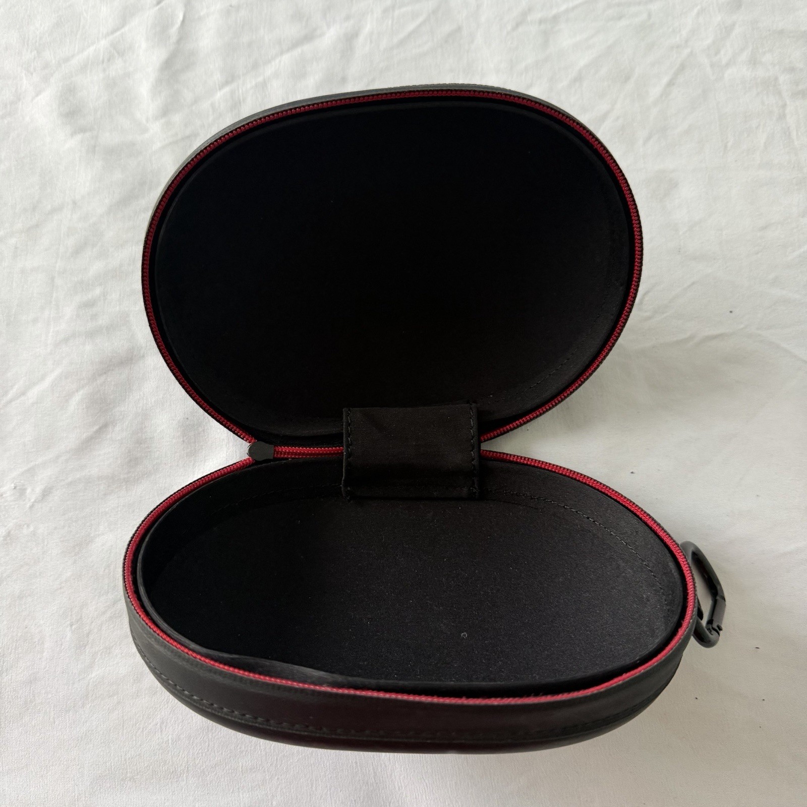 Beats by Dre Black Hard Shell Headphones Case Red Logo Oval Protective Case
