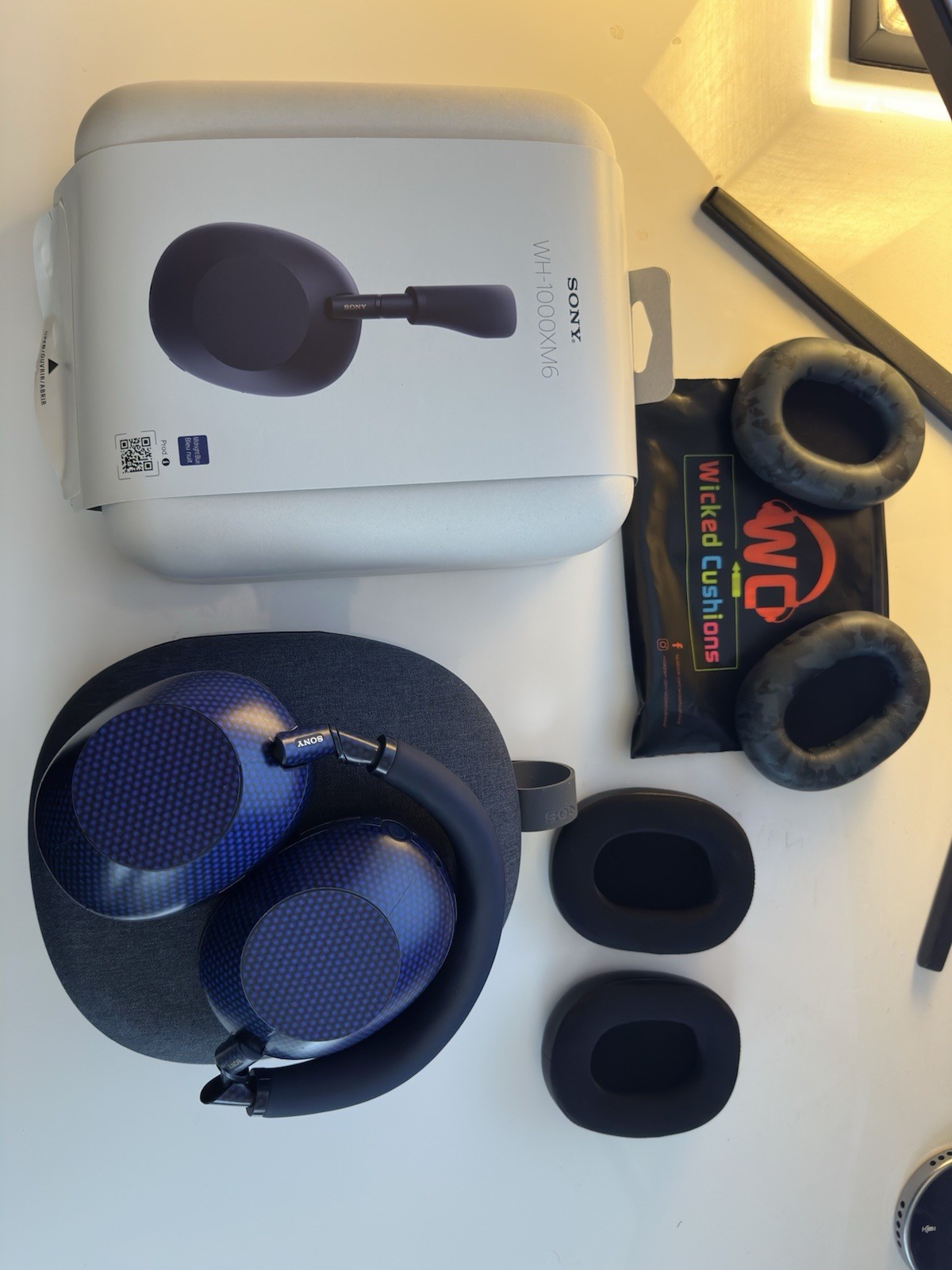 CUSTOM SONY WH-1000xm6 Carbon Fiber Blue & Wicked Cushions + Brainwavz Earcups