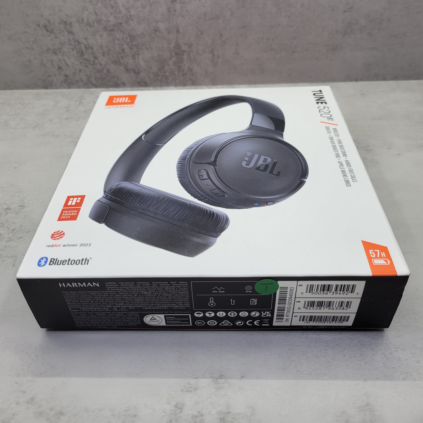 JBL Tune 520BT Wireless Over-Ear Bluetooth Headphones with Microphone – Black™