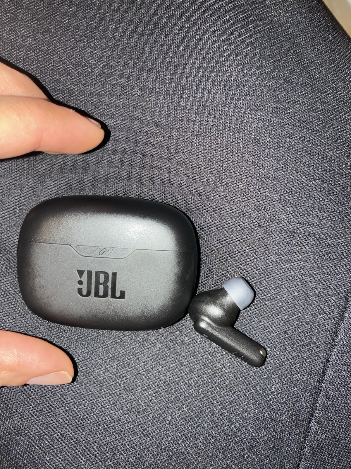 JBL True Wireless Bluetooth Earbuds Black Gray USB-C Charging Case Rechargeable