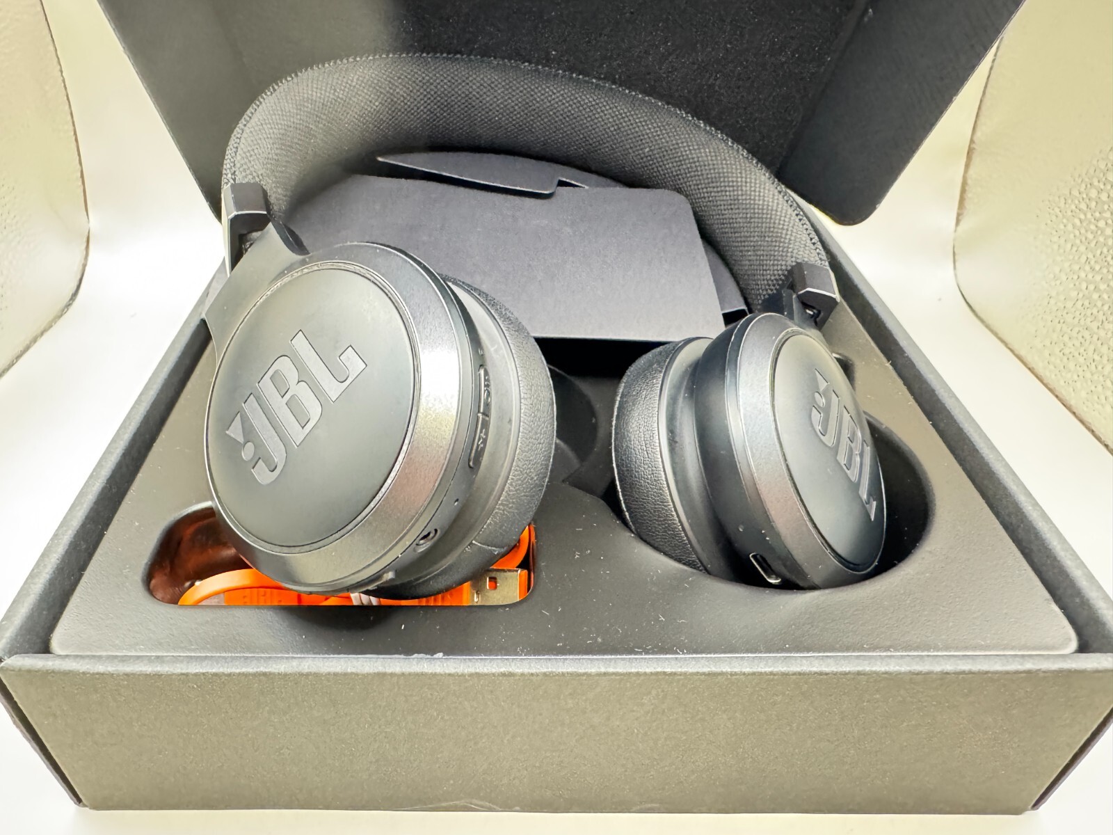 JBL LIVE 460NC WIRELESS ON-EAR NOISE CANCELLING HEADPHONES 50H – BLACK