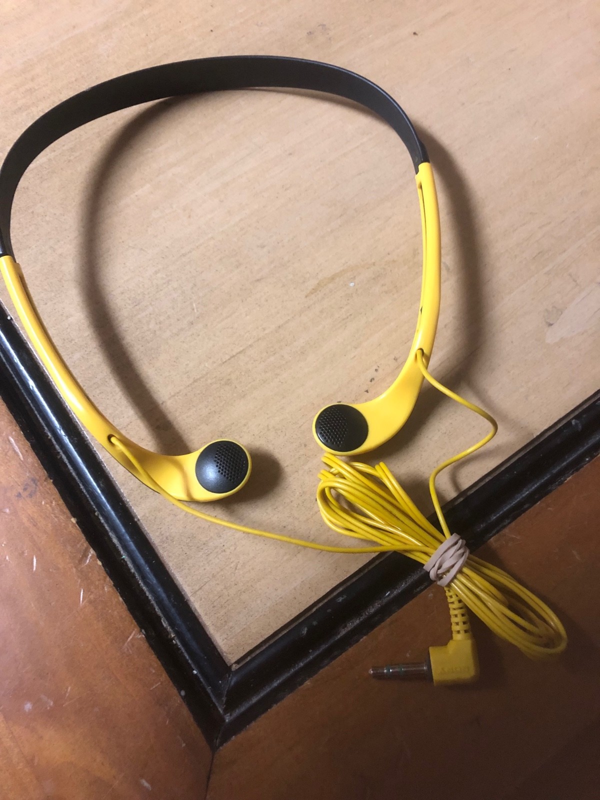 SONY MDR-W014 yellow Sports Walkman Stereo Headphones 3.5mm Jack