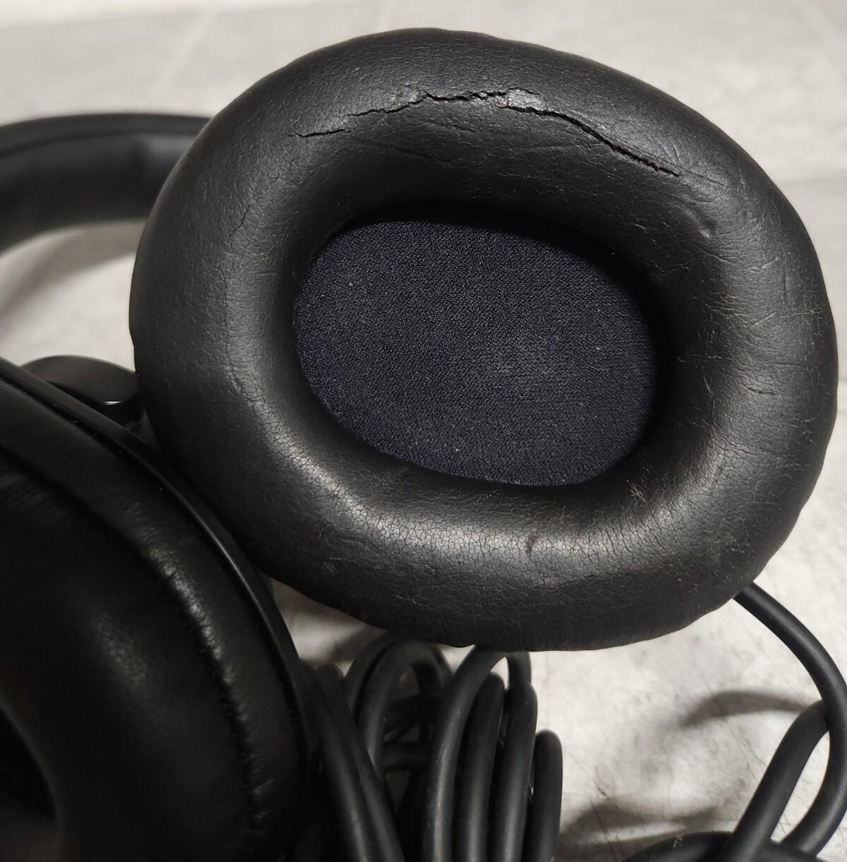 Audio Technica ATH-M20x Studio Monitor Headphones SEE PICTURES