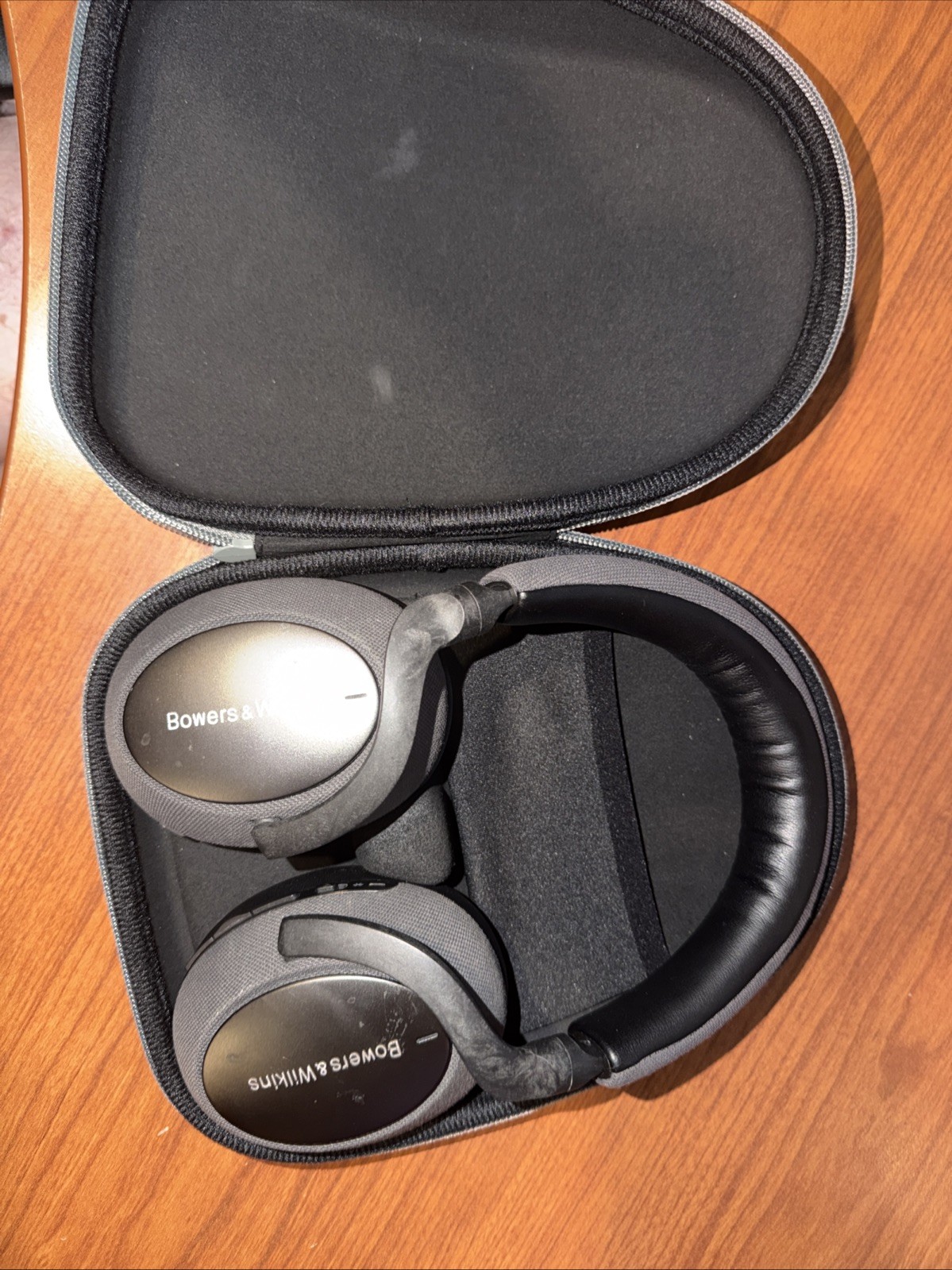 Bowers & Wilkins PX7 Over the Ear Headphone – Space Gray