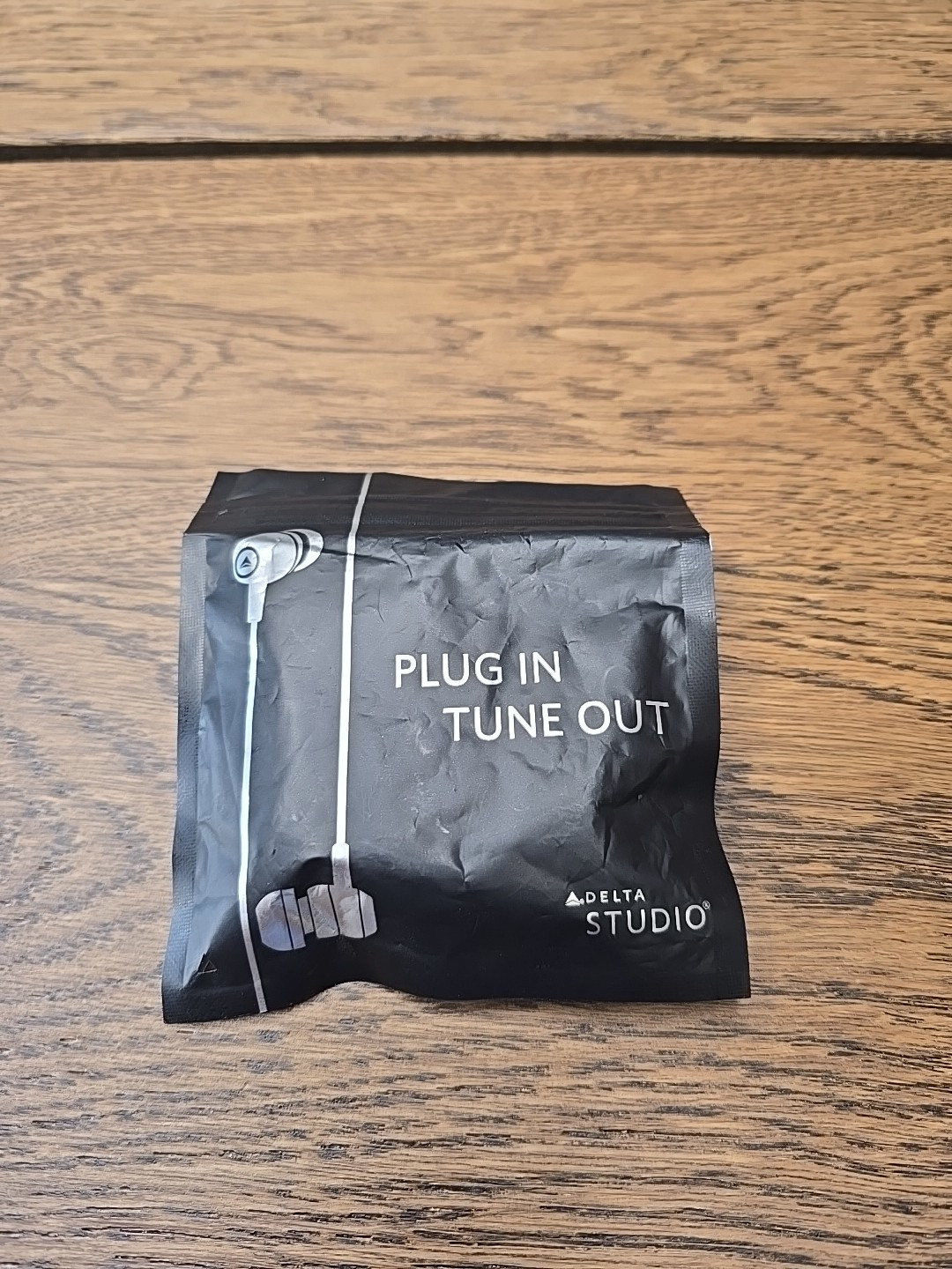 Delta Airlines Studio “Plug In Tune Out” Isolation Earbuds Headphones