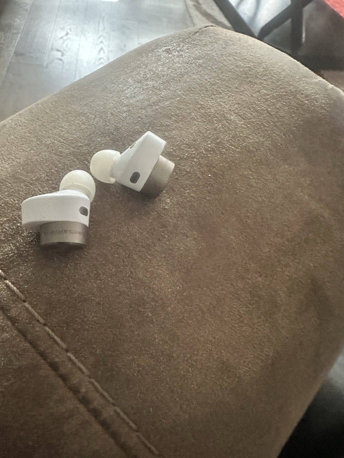 Bowers & Wilkins P17 In-ear True Wireless Headphone – White Gold – No Cords