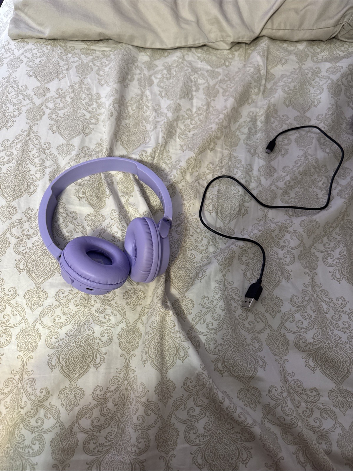 Onn Violet Headphones New Perfect Condition With Charging Cord