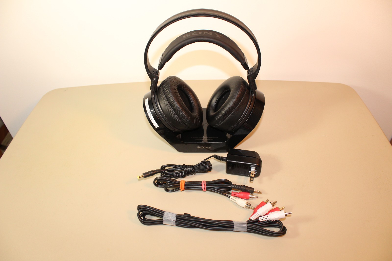 Sony Wireless Headphones MDR-RF970R – All Working – See Description Below.
