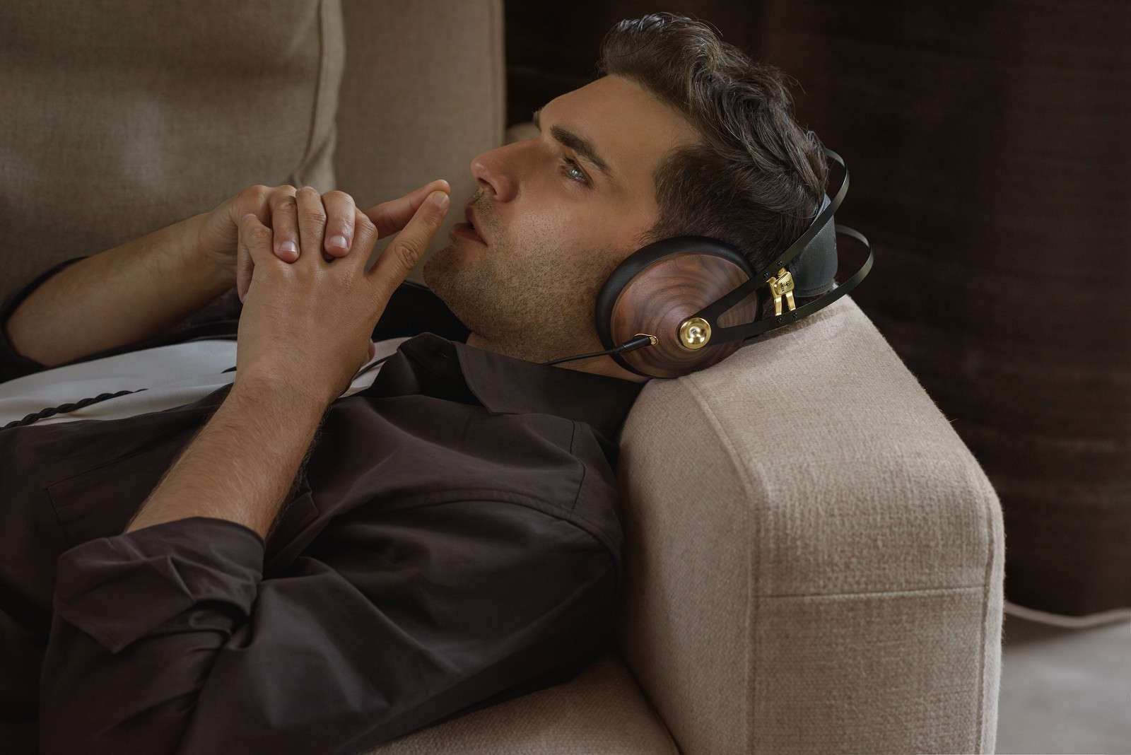 Meze Audio 99 Classics V2 over-ear headphones