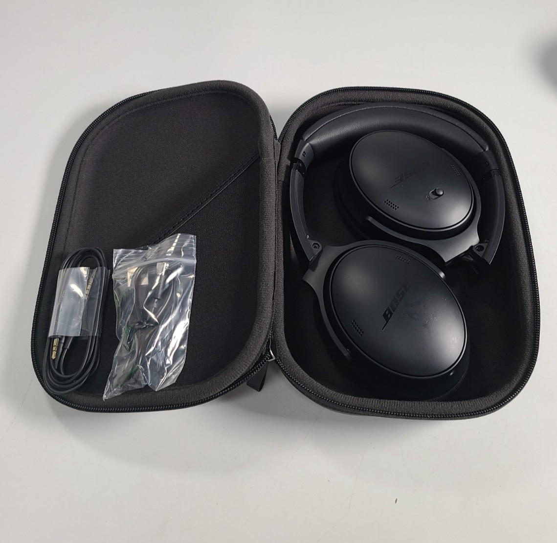 Bose QuietComfort Headphones- Black *BROWN BOX