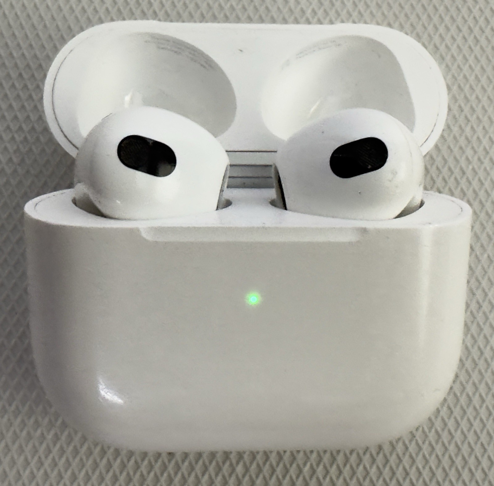 Apple AirPods 3rd Gen A2564 Bluetooth Wireless In-Ear Mic White + Cable
