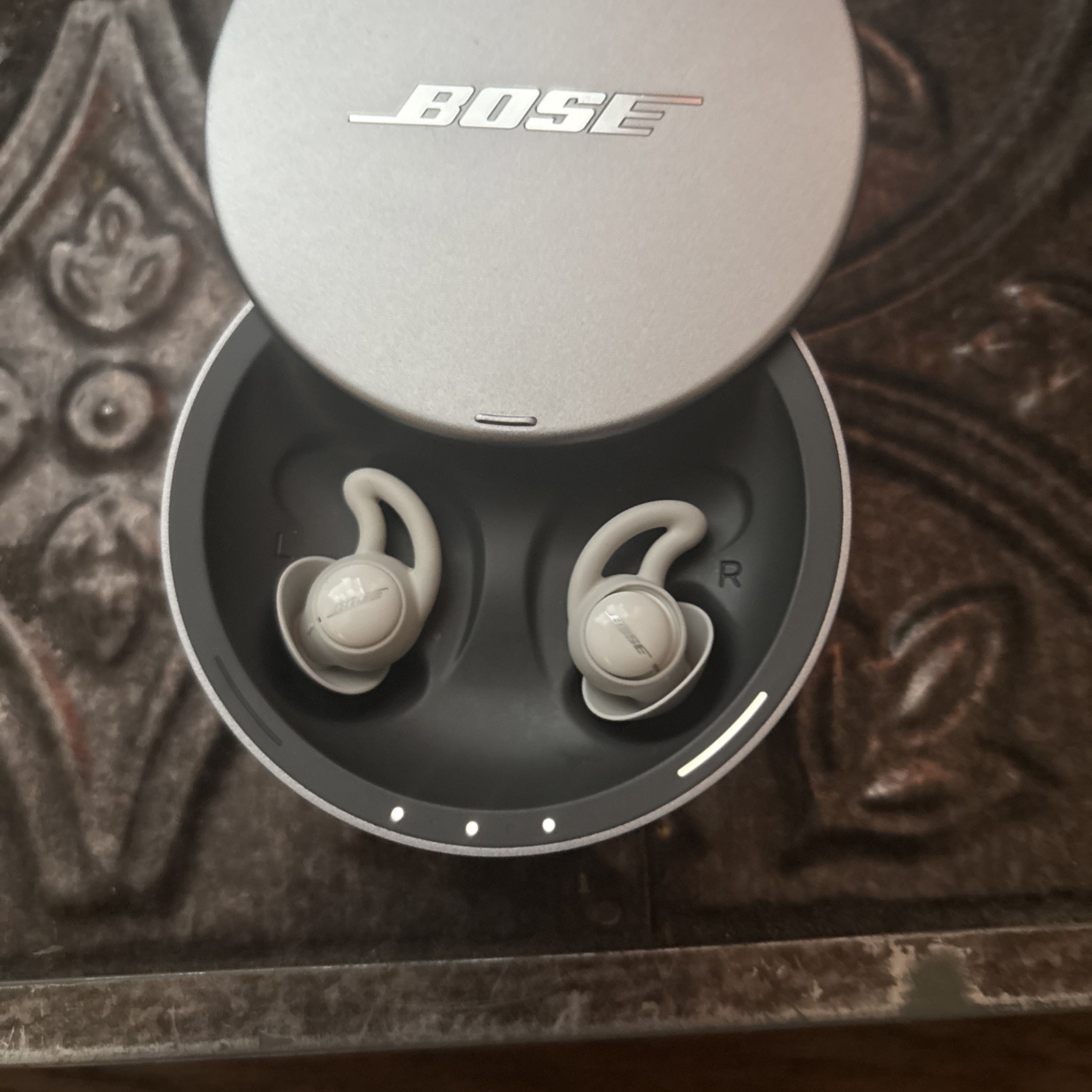 Bose Sleepbuds II – Charging Case + USB/Micro-USB Cable – Excellent Condition
