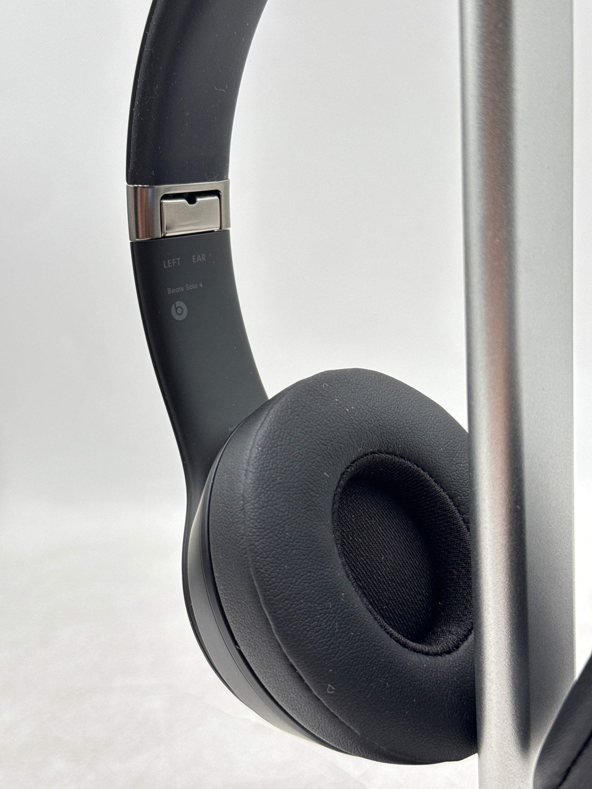 Beats Solo 4 Wireless On-Ear Headphones Black – Open Box