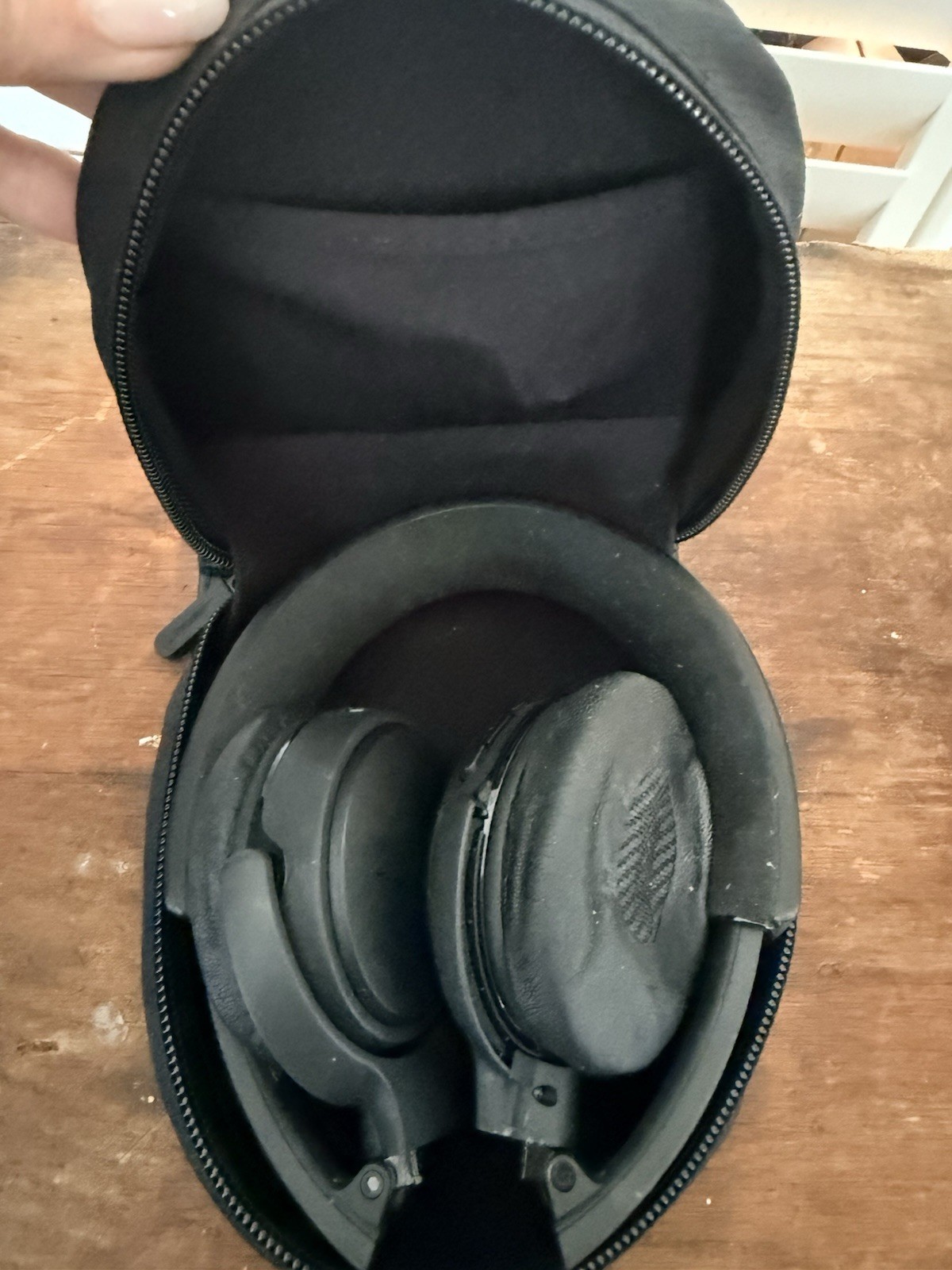 Bose QuietComfort 35 Over the Ear Wireless Headphones – Black