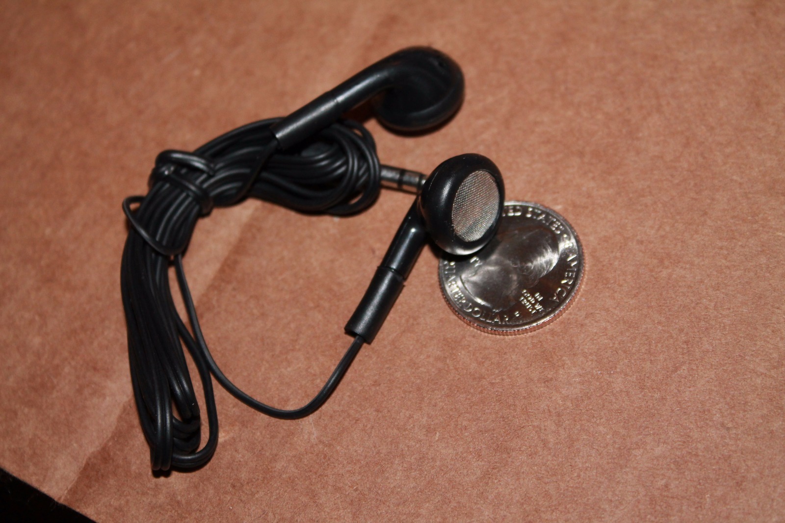 BULK Lot of 25 BLACK 3.5mm Headphones / Earbuds / Earphones – Great for Schools!