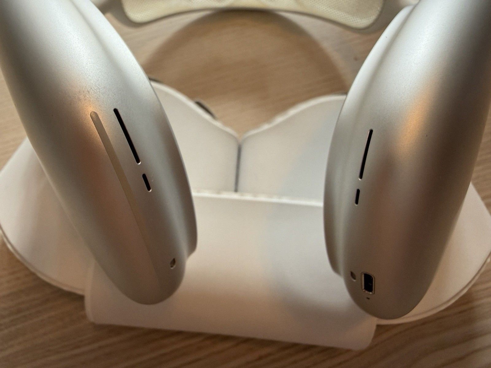 Authentic Apple AirPods Max White Silver A2096 1st Gen Lightning Headphones
