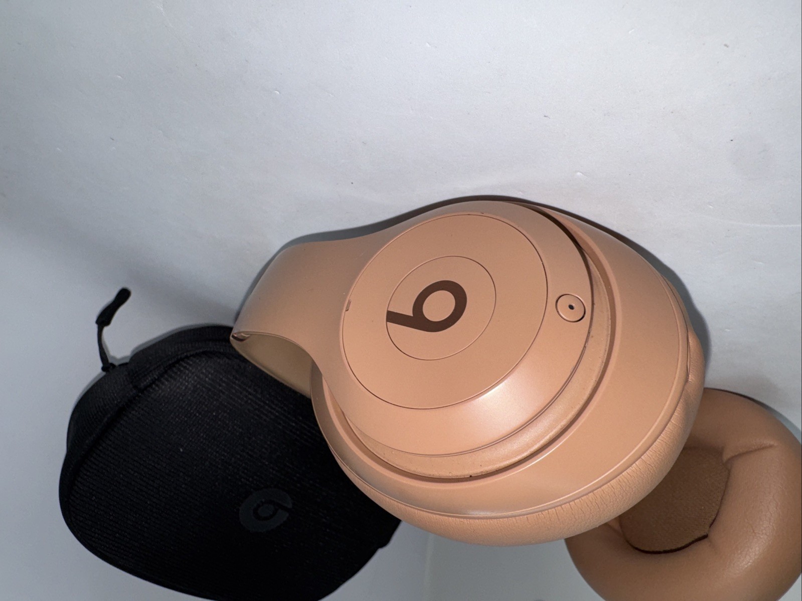 Beats – Studio Pro x Kim Kardashian – Dune –