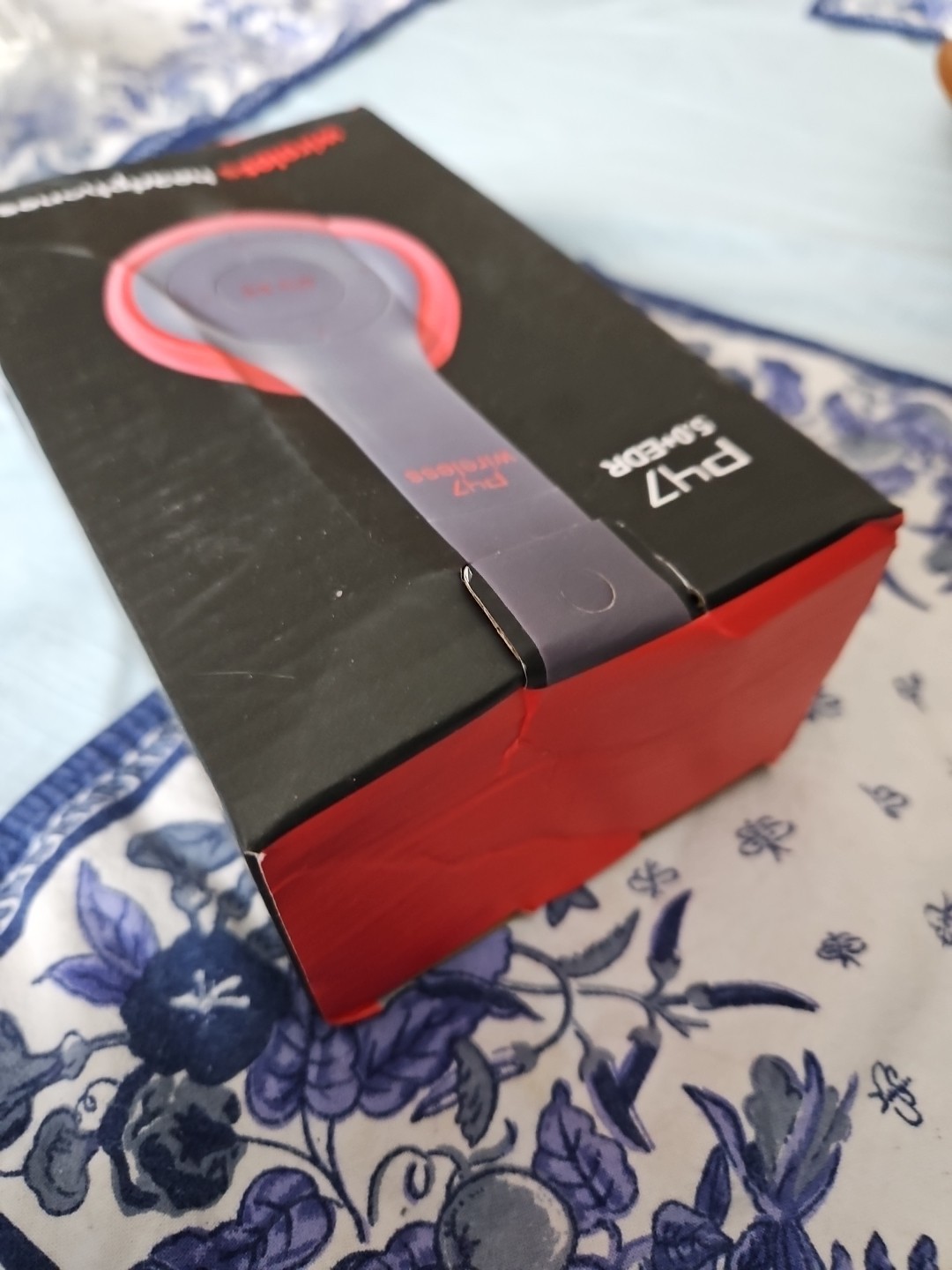 P47 5.0+EDR Wireless Bluetooth Over the Ear Headphones